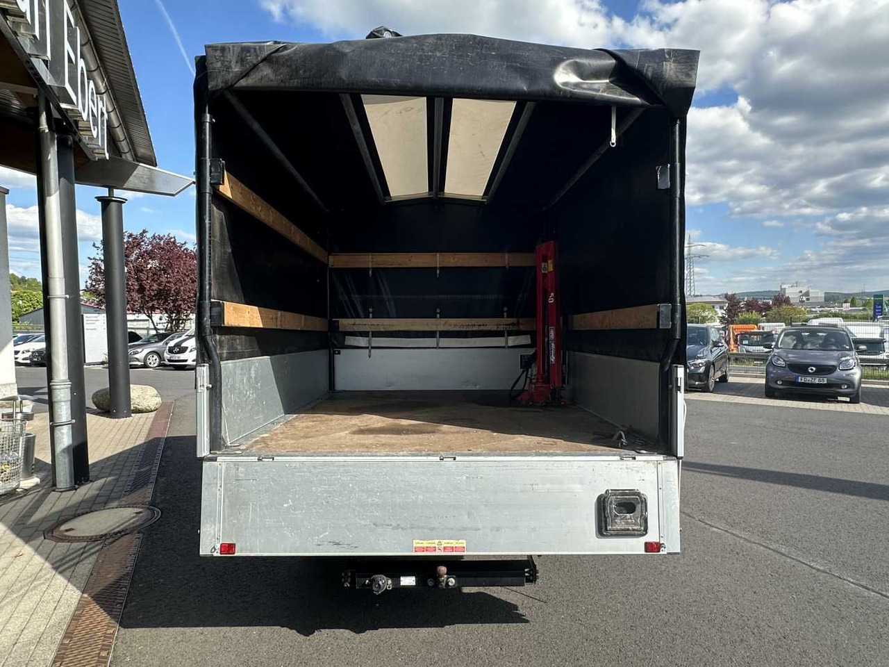 Iveco Daily 35S14 Pritsche+Plane *AHK*Ladekran*7-Sitze - Furgoneta con caja de lona: foto 5 Iveco Daily 35S14 Pritsche+Plane *AHK*Ladekran*7-Sitze - Furgoneta con caja de lona: foto 5