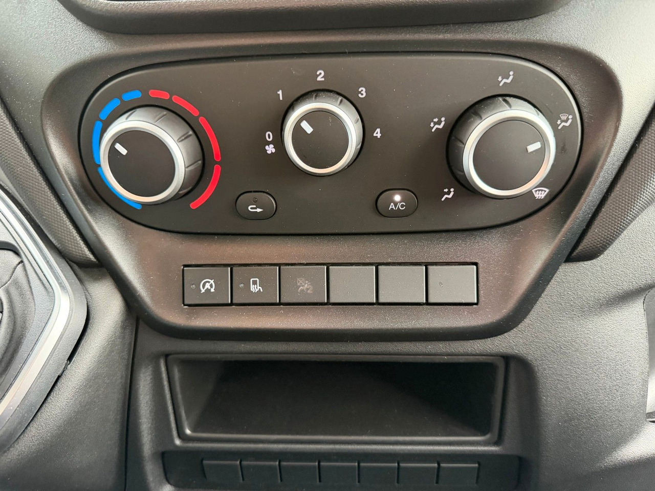 Leasing financiero de Iveco Daily 35S16 A8 *R.3450mm*Automatik*AHK*7-Sitze* leasing Iveco Daily 35S16 A8 *R.3450mm*Automatik*AHK*7-Sitze*: foto 16 Leasing financiero de Iveco Daily 35S16 A8 *R.3450mm*Automatik*AHK*7-Sitze* leasing Iveco Daily 35S16 A8 *R.3450mm*Automatik*AHK*7-Sitze*: foto 16