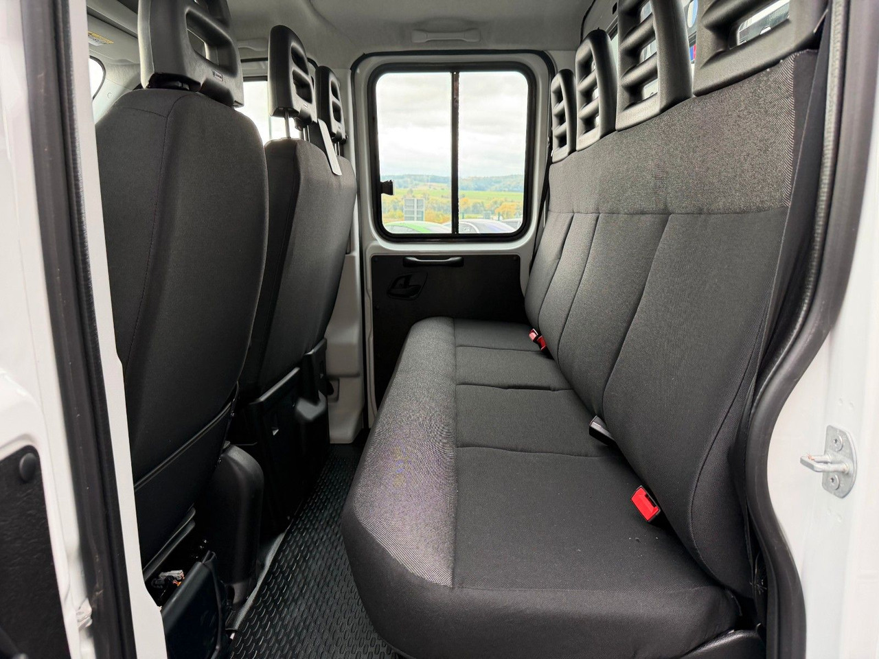 Leasing financiero de Iveco Daily 35S16 A8 *R.3450mm*Automatik*AHK*7-Sitze* leasing Iveco Daily 35S16 A8 *R.3450mm*Automatik*AHK*7-Sitze*: foto 19 Leasing financiero de Iveco Daily 35S16 A8 *R.3450mm*Automatik*AHK*7-Sitze* leasing Iveco Daily 35S16 A8 *R.3450mm*Automatik*AHK*7-Sitze*: foto 19