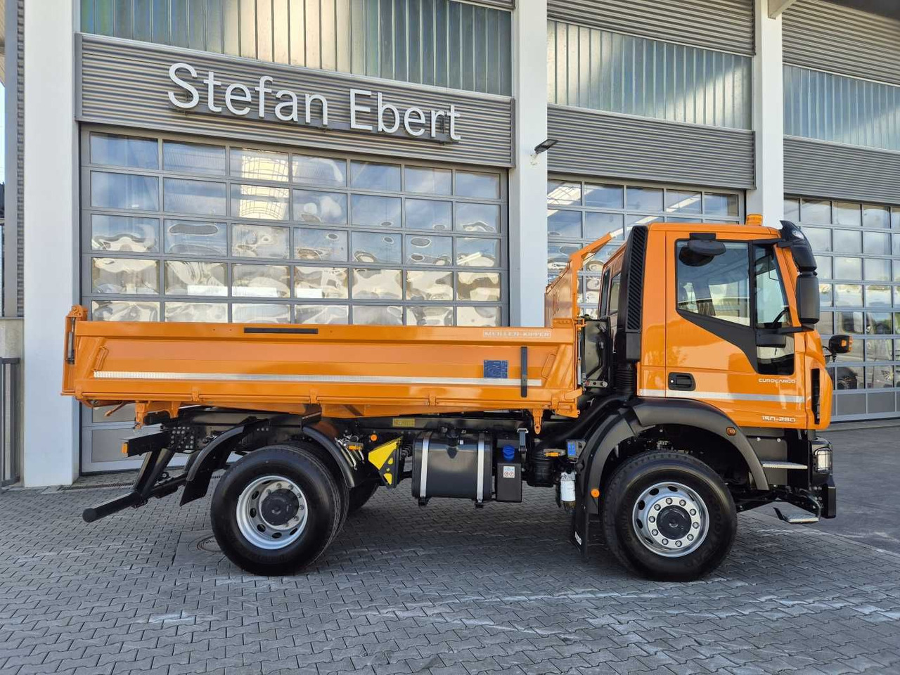 Iveco Eurocargo ML150E28W 4x4 Winterdienst Vorb. 2xAHK - Volquete camión: foto 5 Iveco Eurocargo ML150E28W 4x4 Winterdienst Vorb. 2xAHK - Volquete camión: foto 5