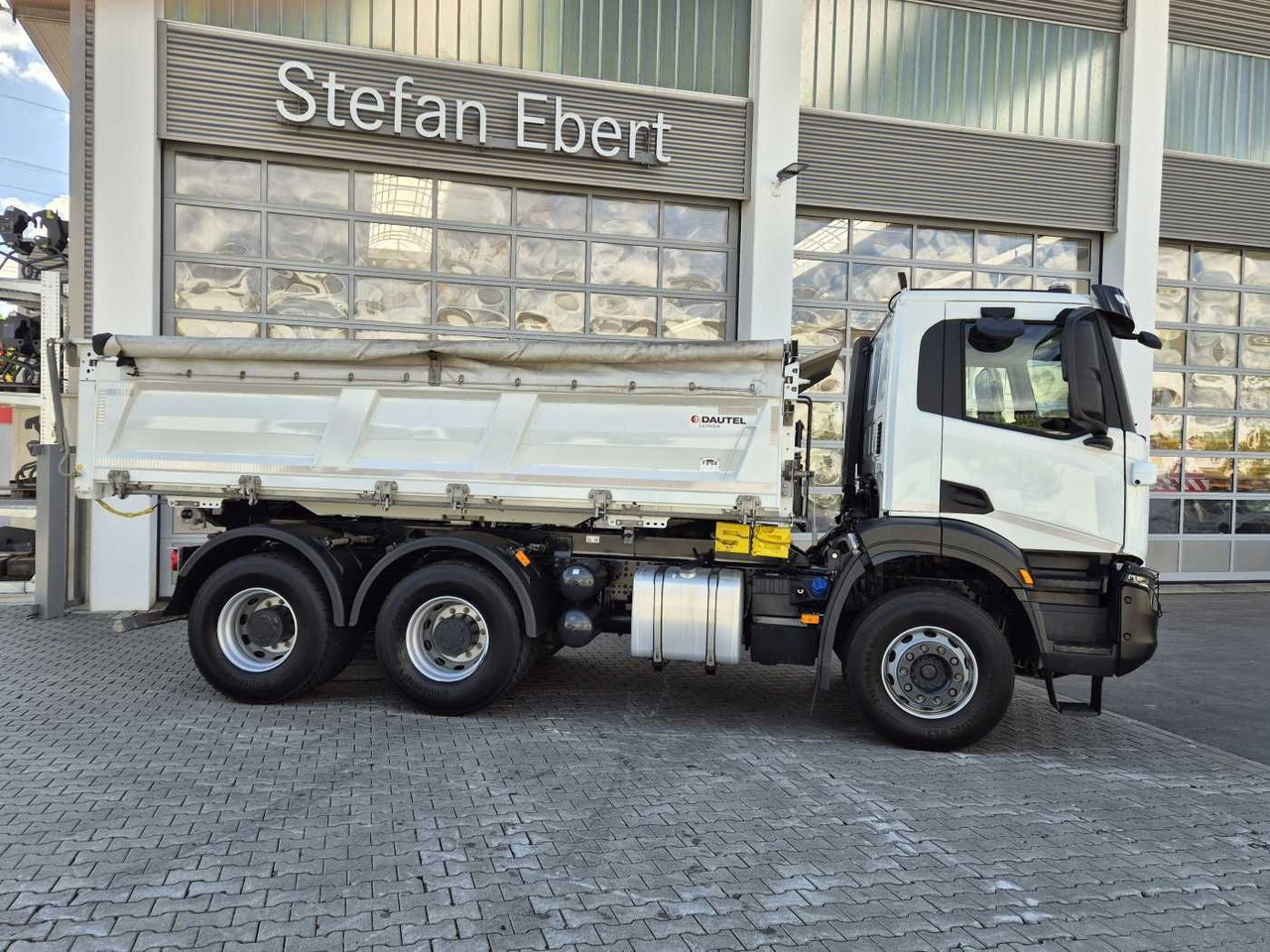 Iveco X-Way AD300X48Z HR 6x4 Intarder Bordmatic Kamera - Volquete camión: foto 5 Iveco X-Way AD300X48Z HR 6x4 Intarder Bordmatic Kamera - Volquete camión: foto 5