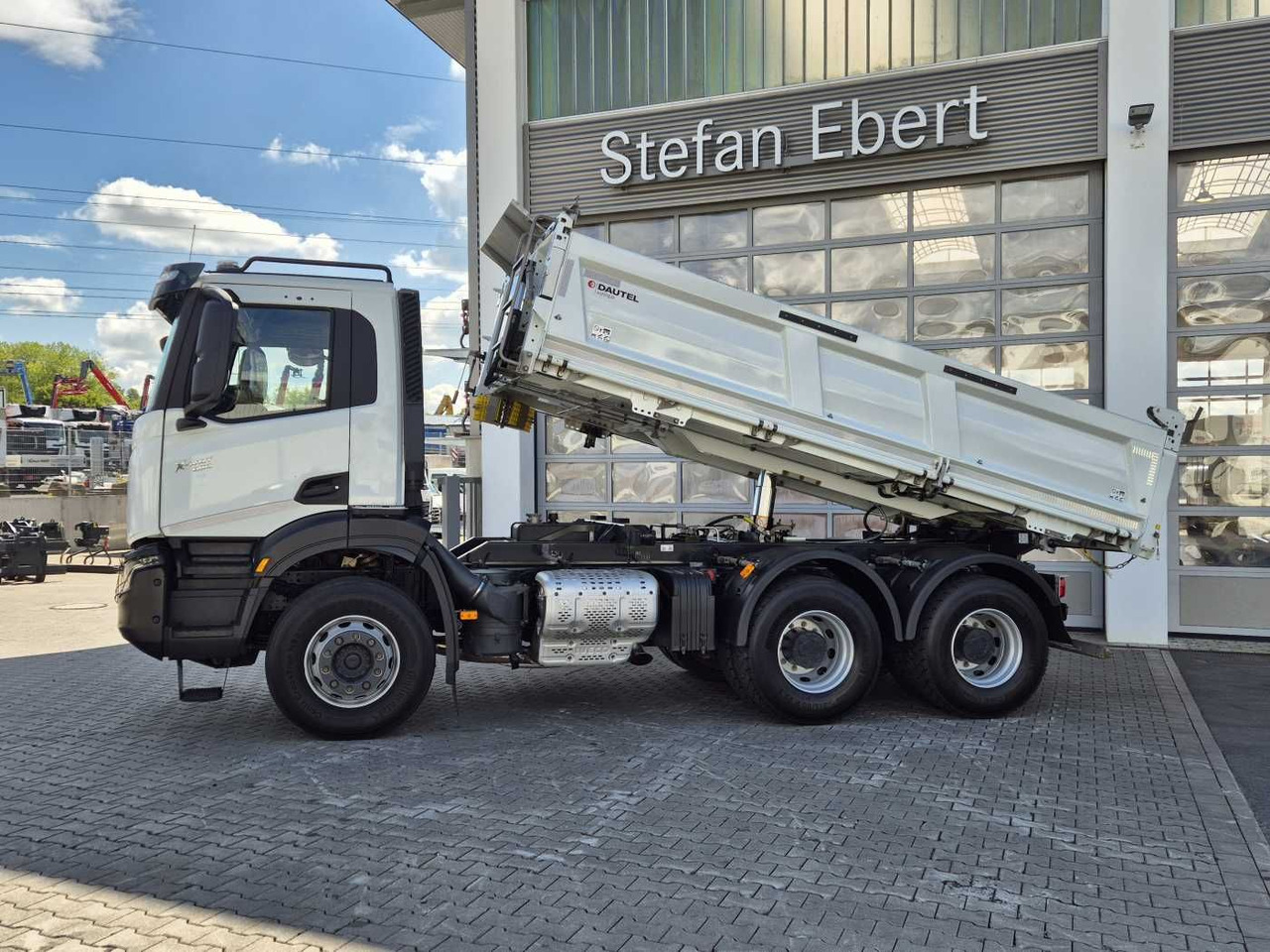 Iveco X-Way AD300X48Z HR 6x4 Intarder Bordmatic Kamera - Volquete camión: foto 4 Iveco X-Way AD300X48Z HR 6x4 Intarder Bordmatic Kamera - Volquete camión: foto 4