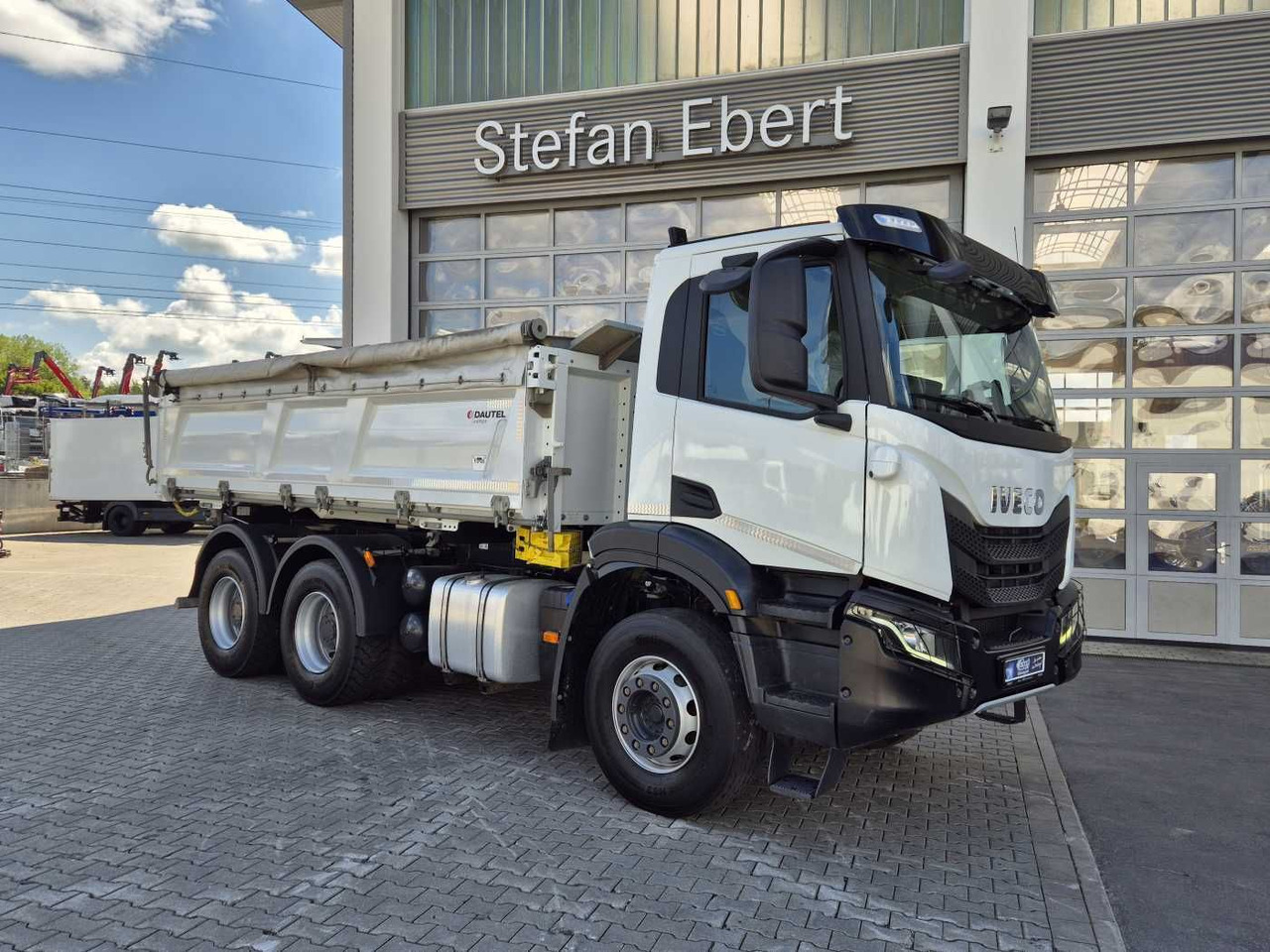 Iveco X-Way AD300X48Z HR 6x4 Intarder Bordmatic Kamera - Volquete camión: foto 3 Iveco X-Way AD300X48Z HR 6x4 Intarder Bordmatic Kamera - Volquete camión: foto 3