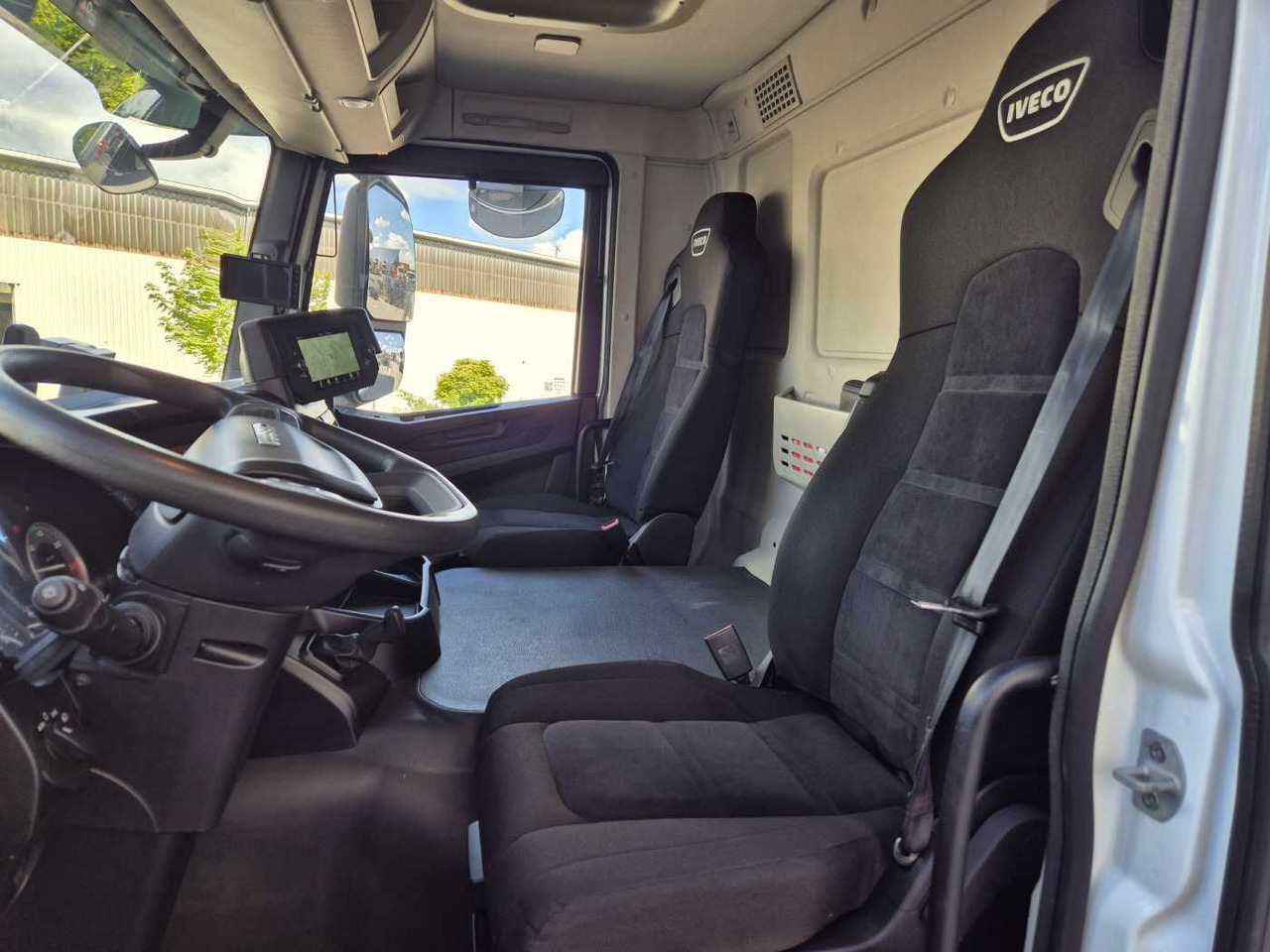 Leasing financiero de  Iveco X-Way AD300X48Z HR 6x4 Intarder Bordmatic Kamera leasing Iveco X-Way AD300X48Z HR 6x4 Intarder Bordmatic Kamera: foto 11