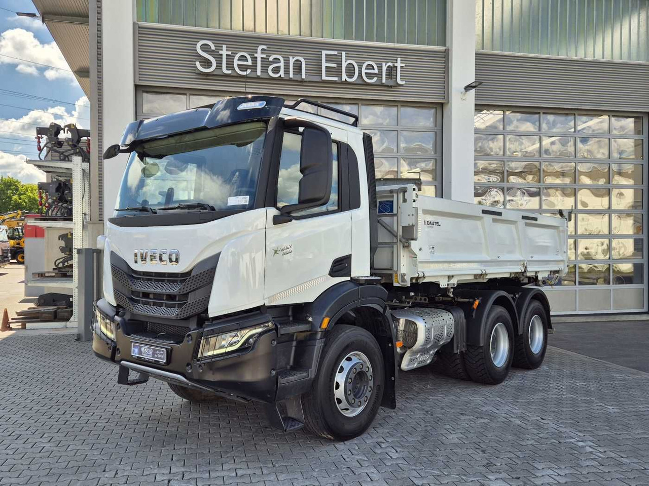 Iveco X-Way AD300X48Z HR 6x4 Intarder Bordmatic Kamera - Volquete camión: foto 2 Iveco X-Way AD300X48Z HR 6x4 Intarder Bordmatic Kamera - Volquete camión: foto 2