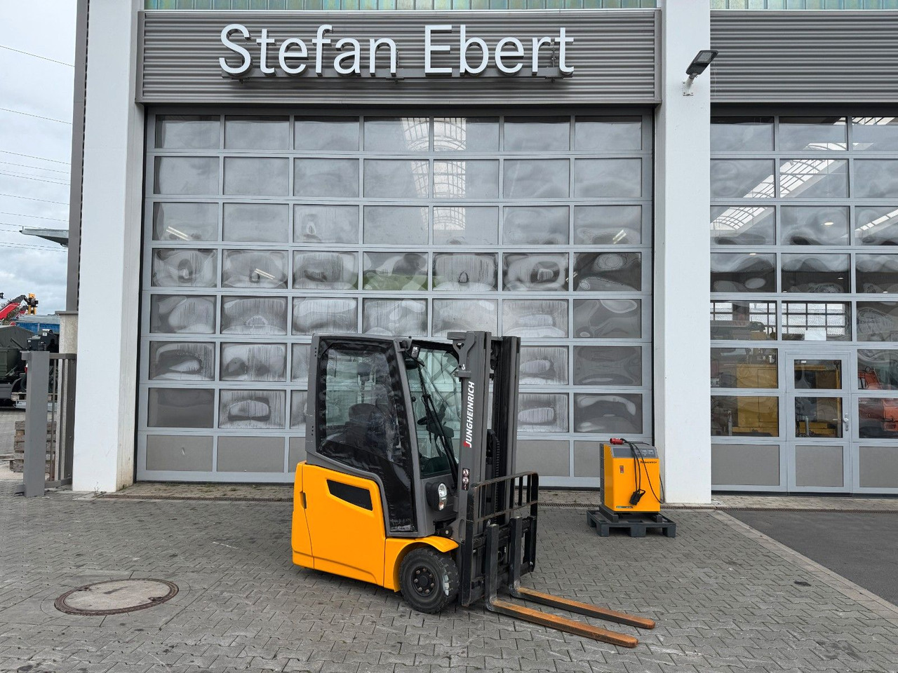 Jungheinrich EFG 215 / Triplex: 4.25m! / SS / nur 3.298h! - Carretilla elevadora eléctrica: foto 1 Jungheinrich EFG 215 / Triplex: 4.25m! / SS / nur 3.298h! - Carretilla elevadora eléctrica: foto 1