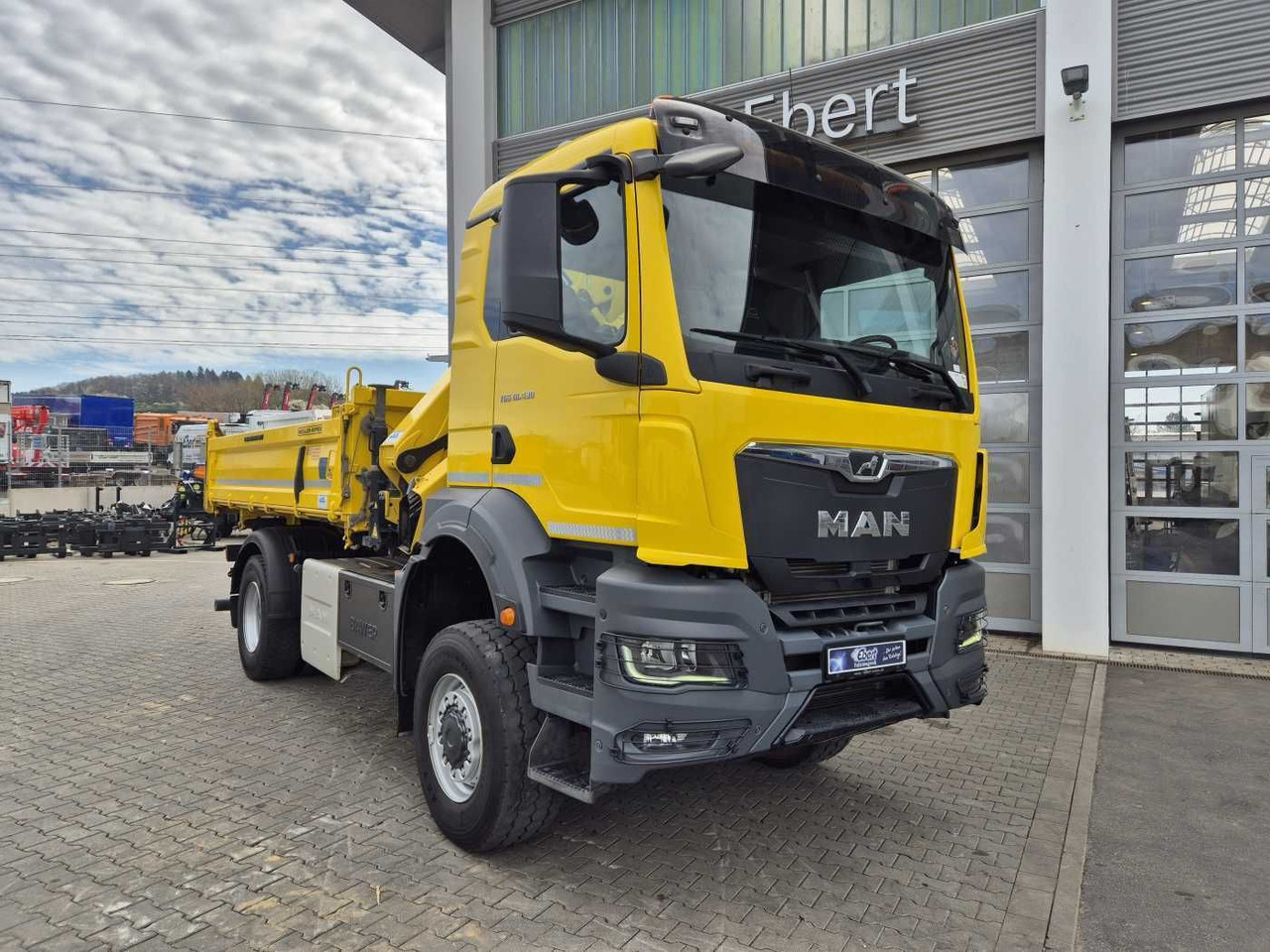 MAN TGS 18.430 4x4 BL Kran HMF 1130K-RCS Funk AHK - Volquete camión: foto 3 MAN TGS 18.430 4x4 BL Kran HMF 1130K-RCS Funk AHK - Volquete camión: foto 3