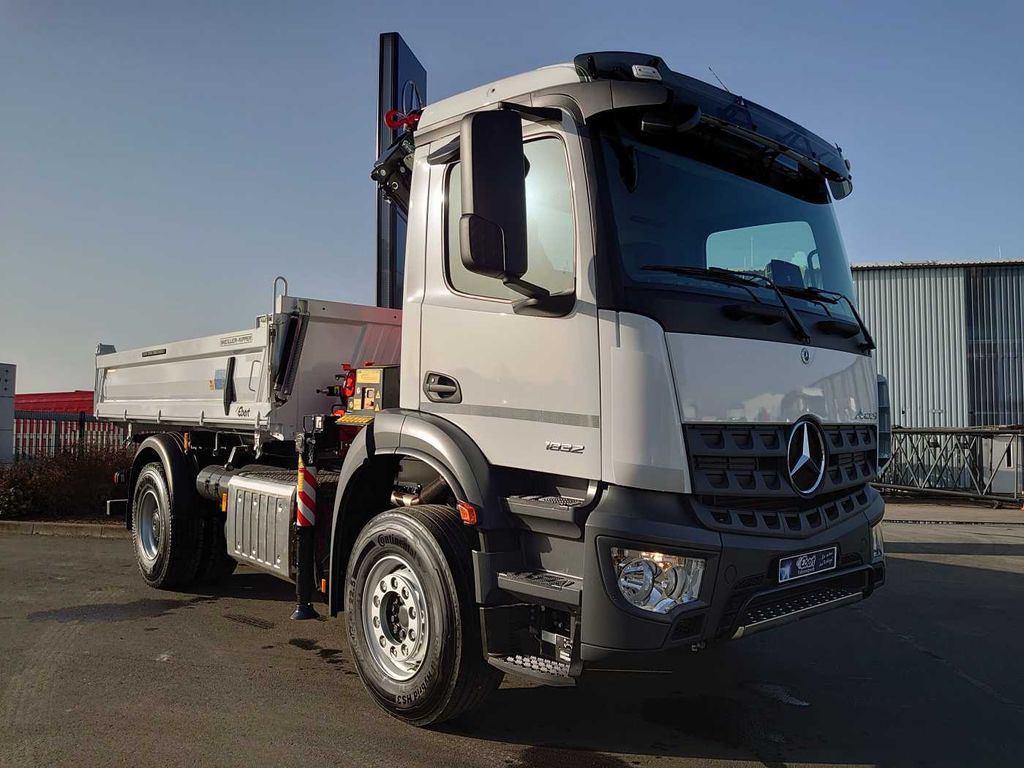 Mercedes-Benz Arocs 1832 KK 4x2 Kipper+Kran Fassi F120+Funk Mercedes-Benz Arocs 1832 KK 4x2 Kipper+Kran Fassi F120+Funk - Volquete camión, Camión grúa: foto 4 Mercedes-Benz Arocs 1832 KK 4x2 Kipper+Kran Fassi F120+Funk Mercedes-Benz Arocs 1832 KK 4x2 Kipper+Kran Fassi F120+Funk - Volquete camión, Camión grúa: foto 4