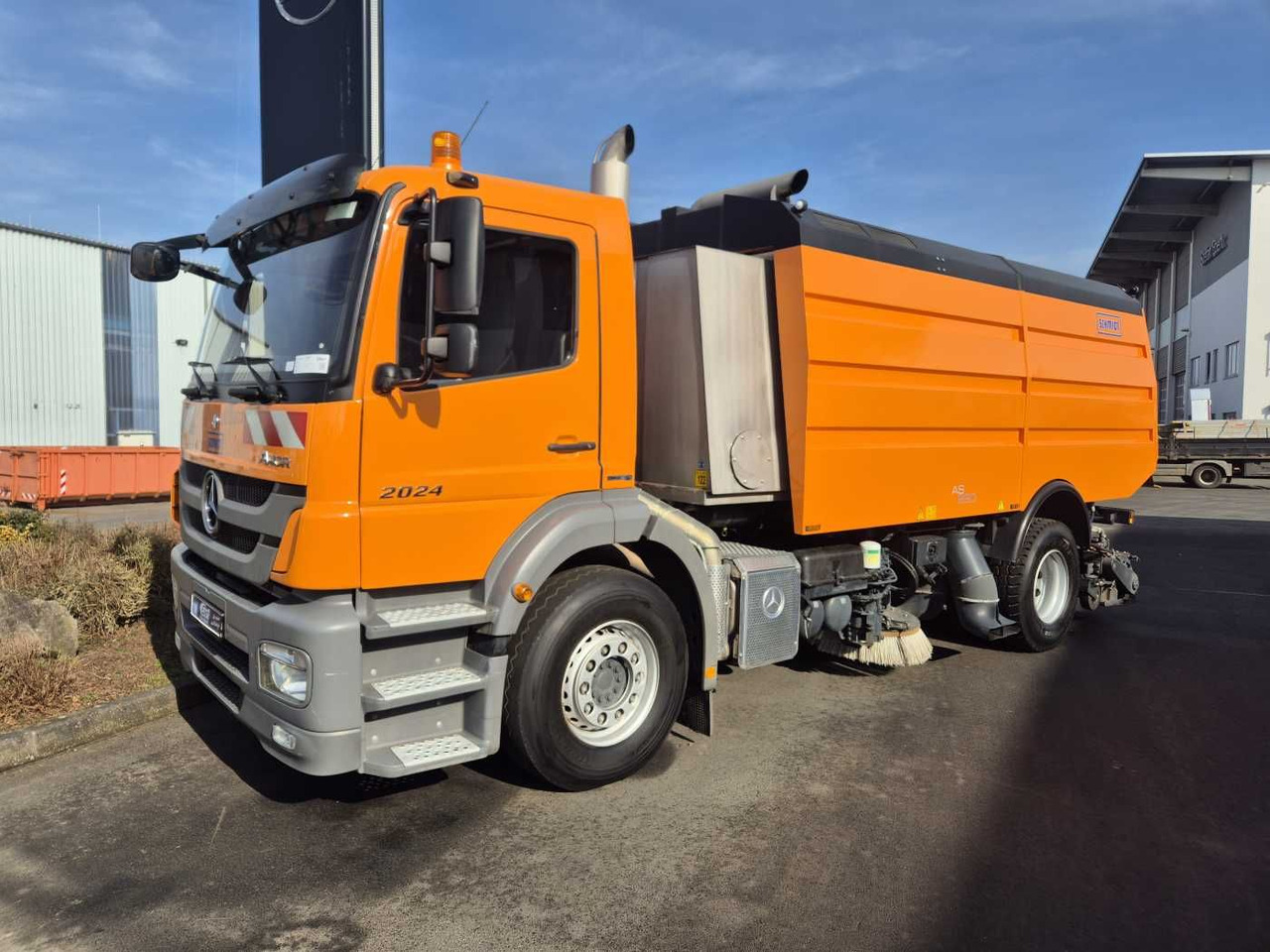 Mercedes-Benz Axor 2024 L Schmidt Airportsweeper AS 990 - Barredora vial: foto 3 Mercedes-Benz Axor 2024 L Schmidt Airportsweeper AS 990 - Barredora vial: foto 3
