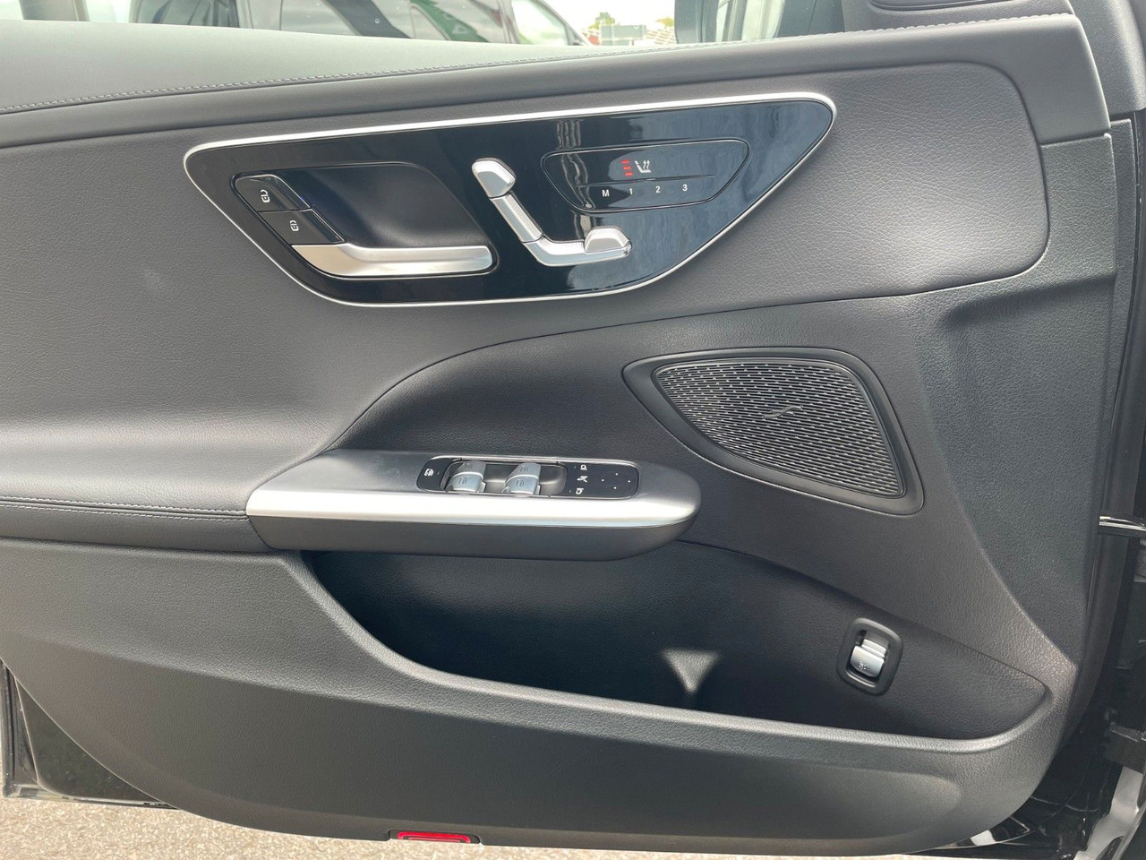 Leasing financiero de  Mercedes-Benz C 200 d T AMG+Night+360°+Digital+Memory+Keyless leasing Mercedes-Benz C 200 d T AMG+Night+360°+Digital+Memory+Keyless: foto 14