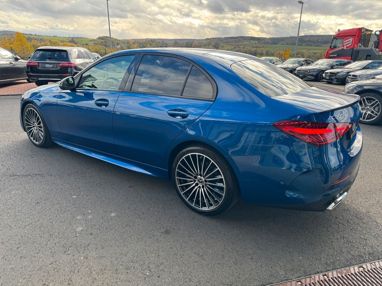 Mercedes-Benz C 300d AMG+Burmester+Distr+Digital+360+ - Sedan: foto 3 Mercedes-Benz C 300d AMG+Burmester+Distr+Digital+360+ - Sedan: foto 3