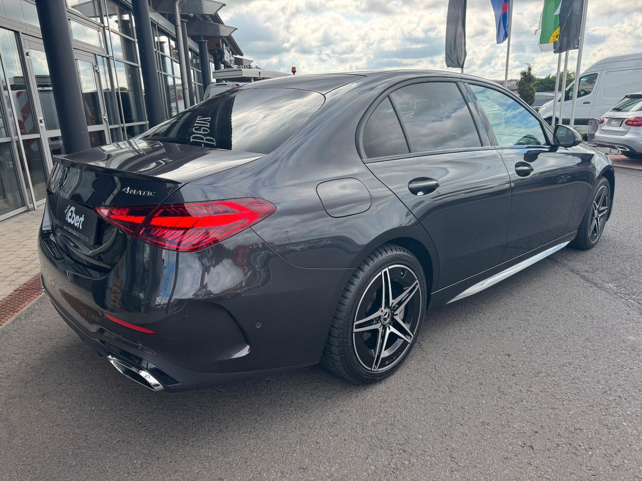 Mercedes-Benz C 400e 4M AMG+HUD+RFK+TotW+Ambiente+Night - Sedan: foto 5 Mercedes-Benz C 400e 4M AMG+HUD+RFK+TotW+Ambiente+Night - Sedan: foto 5