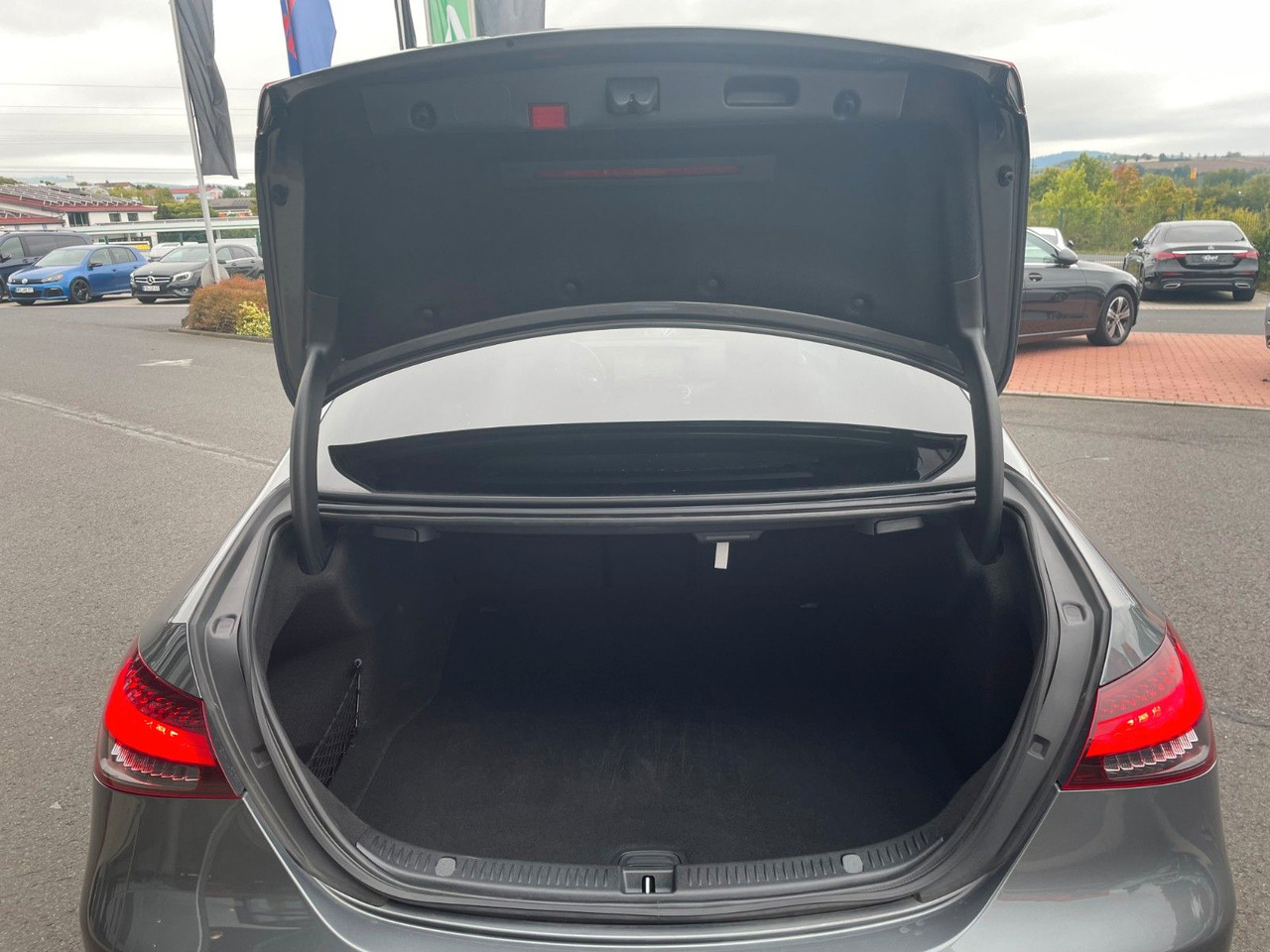 Mercedes-Benz E 220 d AMG+MBeam+Pano+Distr+R-Kamera - Sedan: foto 5 Mercedes-Benz E 220 d AMG+MBeam+Pano+Distr+R-Kamera - Sedan: foto 5