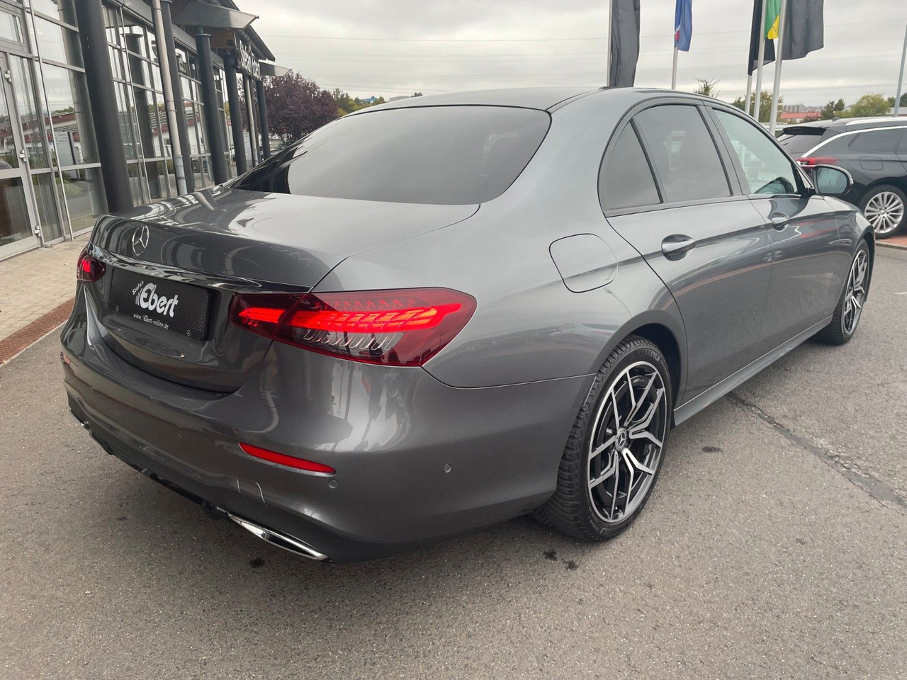 Mercedes-Benz E 220 d AMG+MBeam+Pano+Distr+R-Kamera - Sedan: foto 4 Mercedes-Benz E 220 d AMG+MBeam+Pano+Distr+R-Kamera - Sedan: foto 4