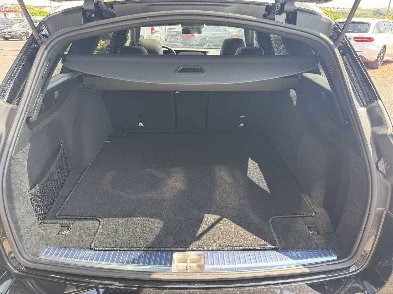 Leasing financiero de  Mercedes-Benz E 220d AMG+Pano+Burm+Distr+Memory+AHK+360 leasing Mercedes-Benz E 220d AMG+Pano+Burm+Distr+Memory+AHK+360: foto 8
