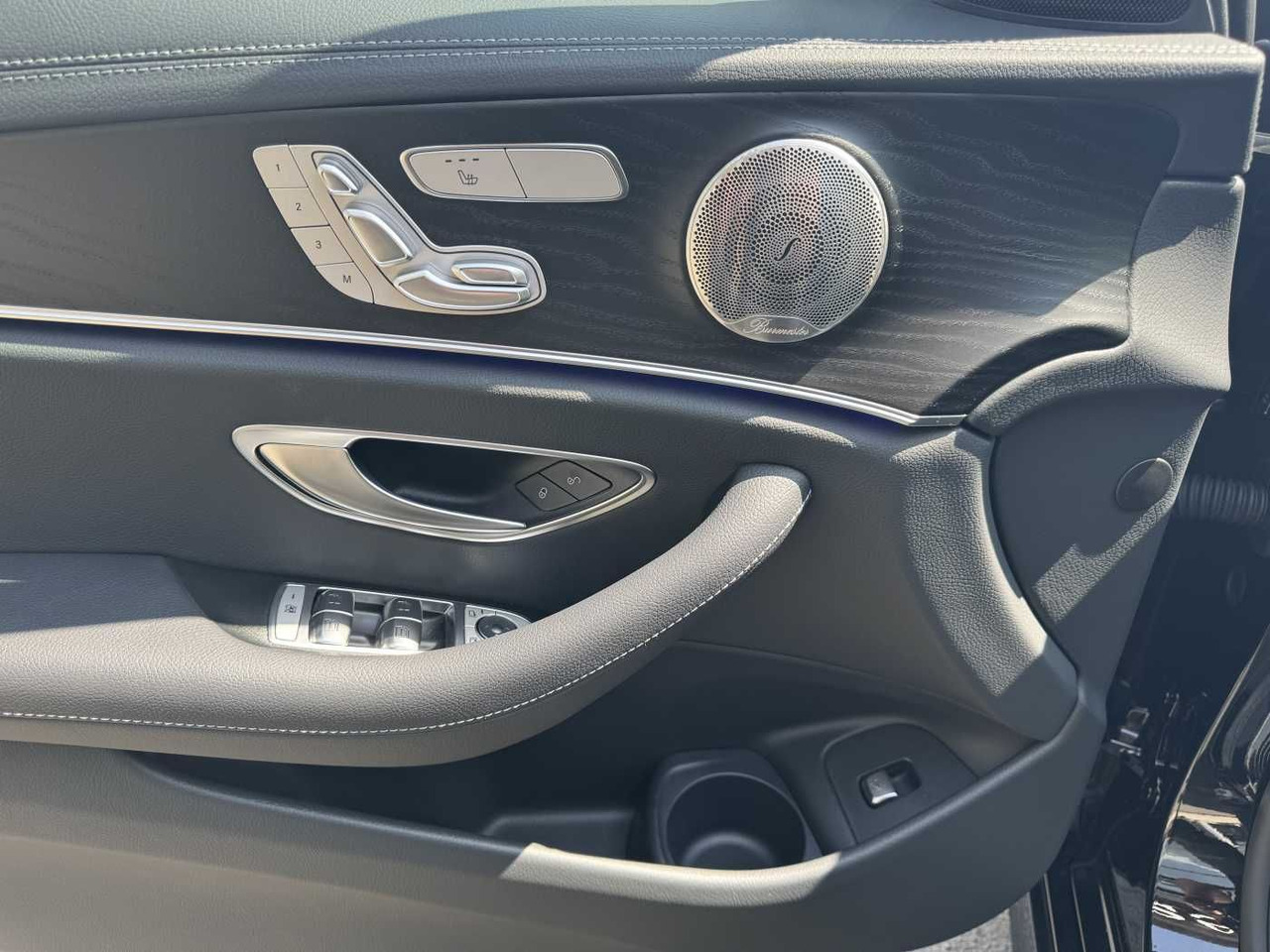 Leasing financiero de  Mercedes-Benz E 220d AMG+Pano+Burm+Distr+Memory+AHK+360 leasing Mercedes-Benz E 220d AMG+Pano+Burm+Distr+Memory+AHK+360: foto 9