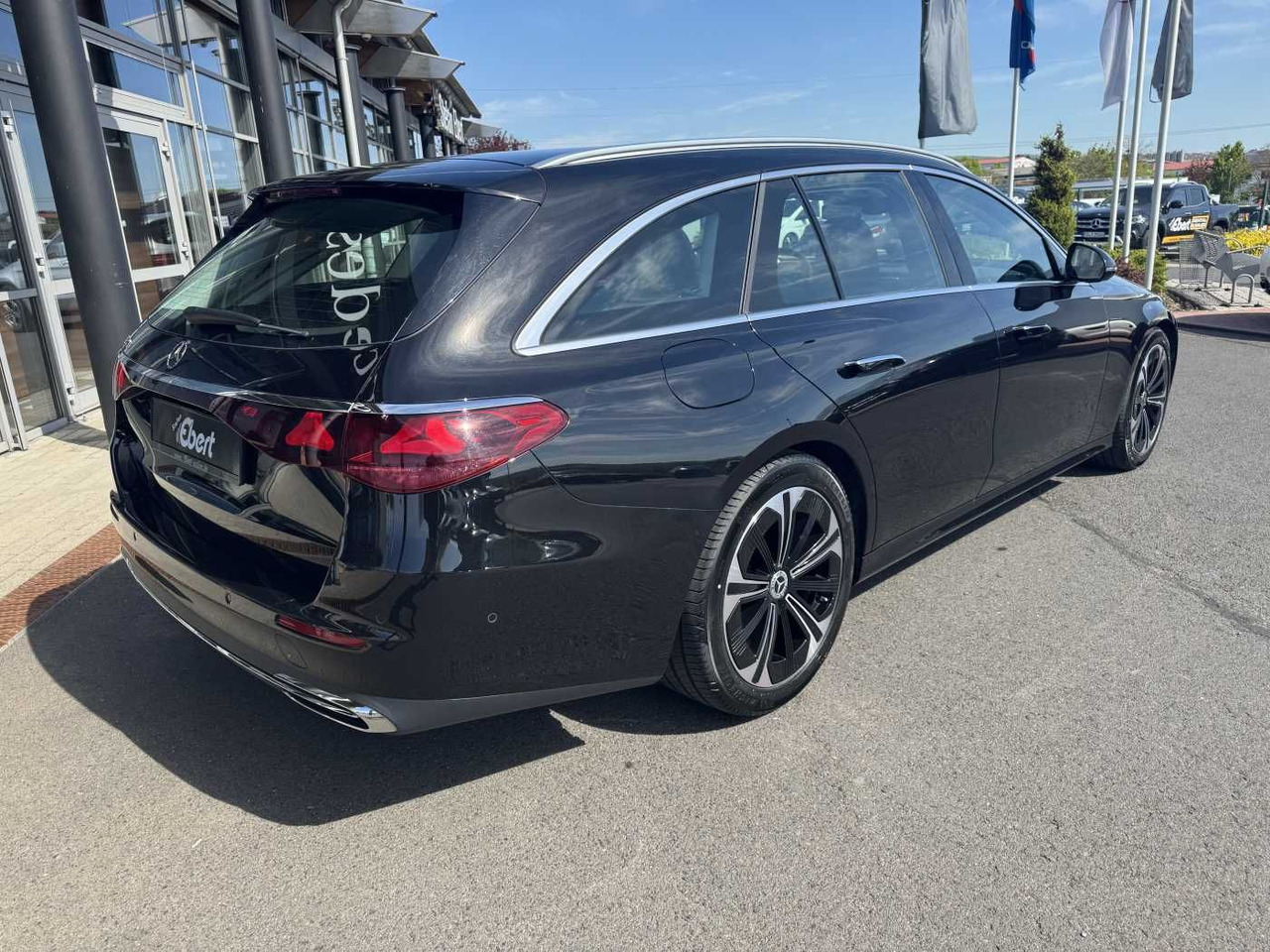 Mercedes-Benz E 220d Avantgarde+Pano+AHK+Distr+19Zoll+MBUX - Coche: foto 4 Mercedes-Benz E 220d Avantgarde+Pano+AHK+Distr+19Zoll+MBUX - Coche: foto 4