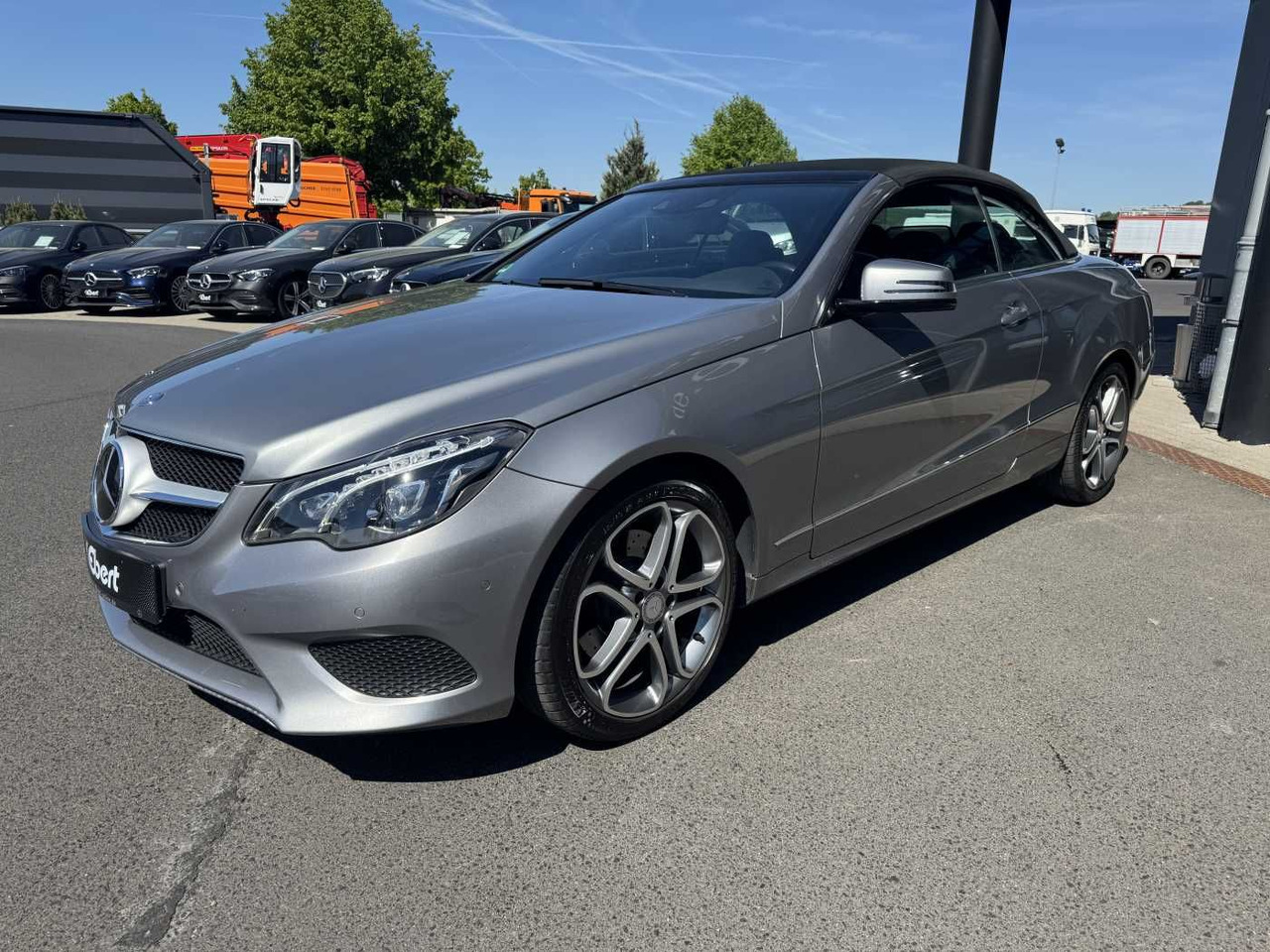 Mercedes-Benz E 300 Cabrio Sportpaket+Distr+Airscarf+SItzKlima - Coche: foto 2 Mercedes-Benz E 300 Cabrio Sportpaket+Distr+Airscarf+SItzKlima - Coche: foto 2