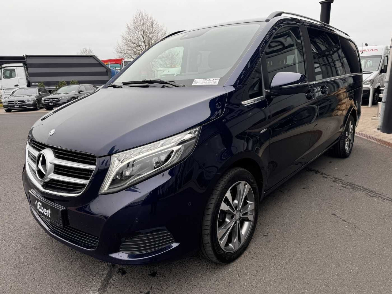 Mercedes-Benz V 250 d AVA ED 4MATIC Panorama Tisch 360 Sound - Coche: foto 3 Mercedes-Benz V 250 d AVA ED 4MATIC Panorama Tisch 360 Sound - Coche: foto 3