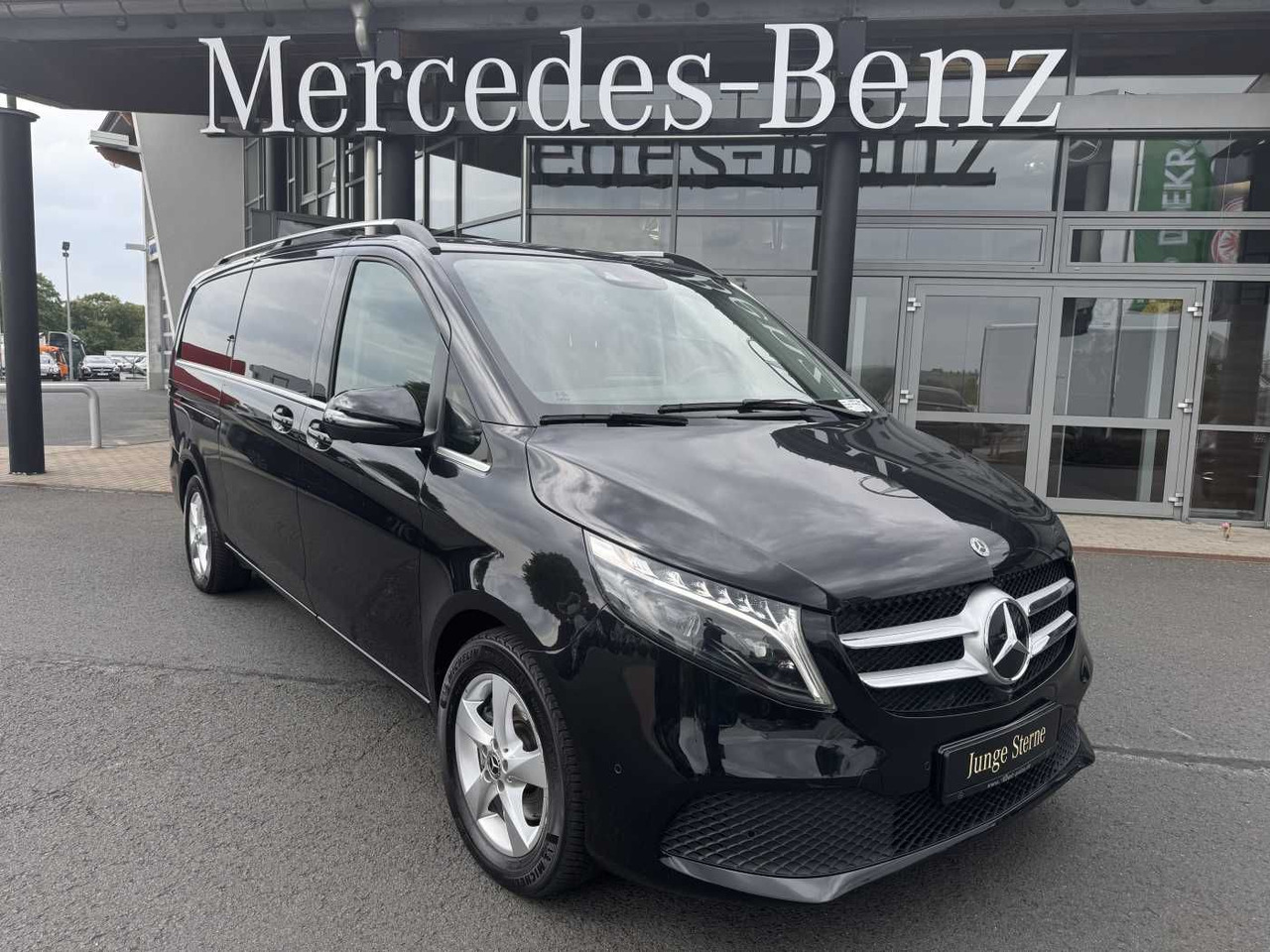 Mercedes-Benz V 300 d 4MATIC AVA 3430 AHK2,5 DISTRONIC 360 - Coche: foto 1 Mercedes-Benz V 300 d 4MATIC AVA 3430 AHK2,5 DISTRONIC 360 - Coche: foto 1