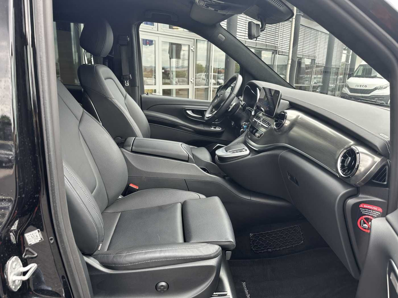 Furgoneta de pasajeros Mercedes-Benz V 300 d 4MATIC EXCLUSIVE AMG Panorama DISTRONIC: foto 9 Furgoneta de pasajeros Mercedes-Benz V 300 d 4MATIC EXCLUSIVE AMG Panorama DISTRONIC: foto 9