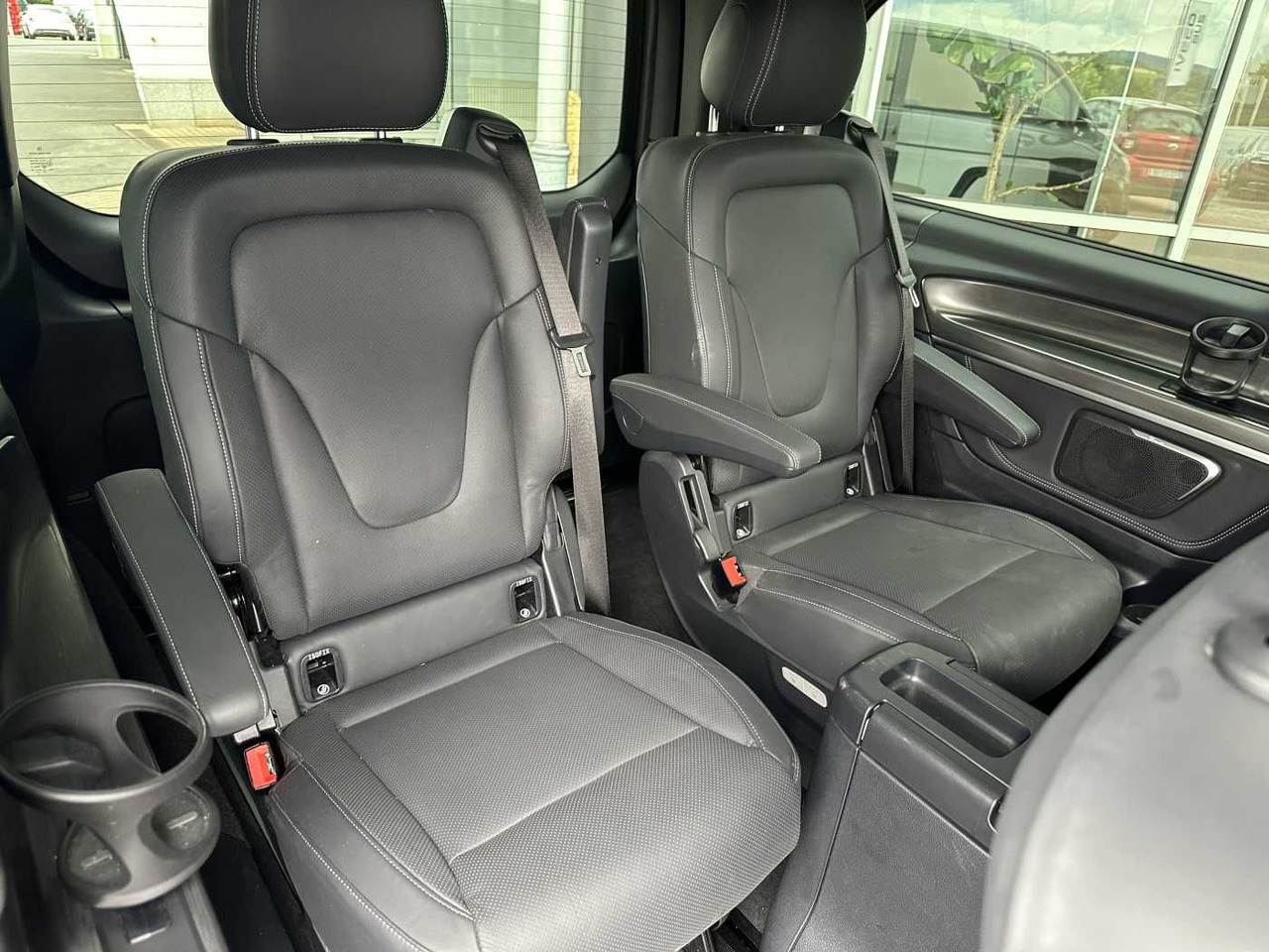 Furgoneta de pasajeros Mercedes-Benz V 300 d 4MATIC EXCLUSIVE AMG Panorama DISTRONIC: foto 7 Furgoneta de pasajeros Mercedes-Benz V 300 d 4MATIC EXCLUSIVE AMG Panorama DISTRONIC: foto 7