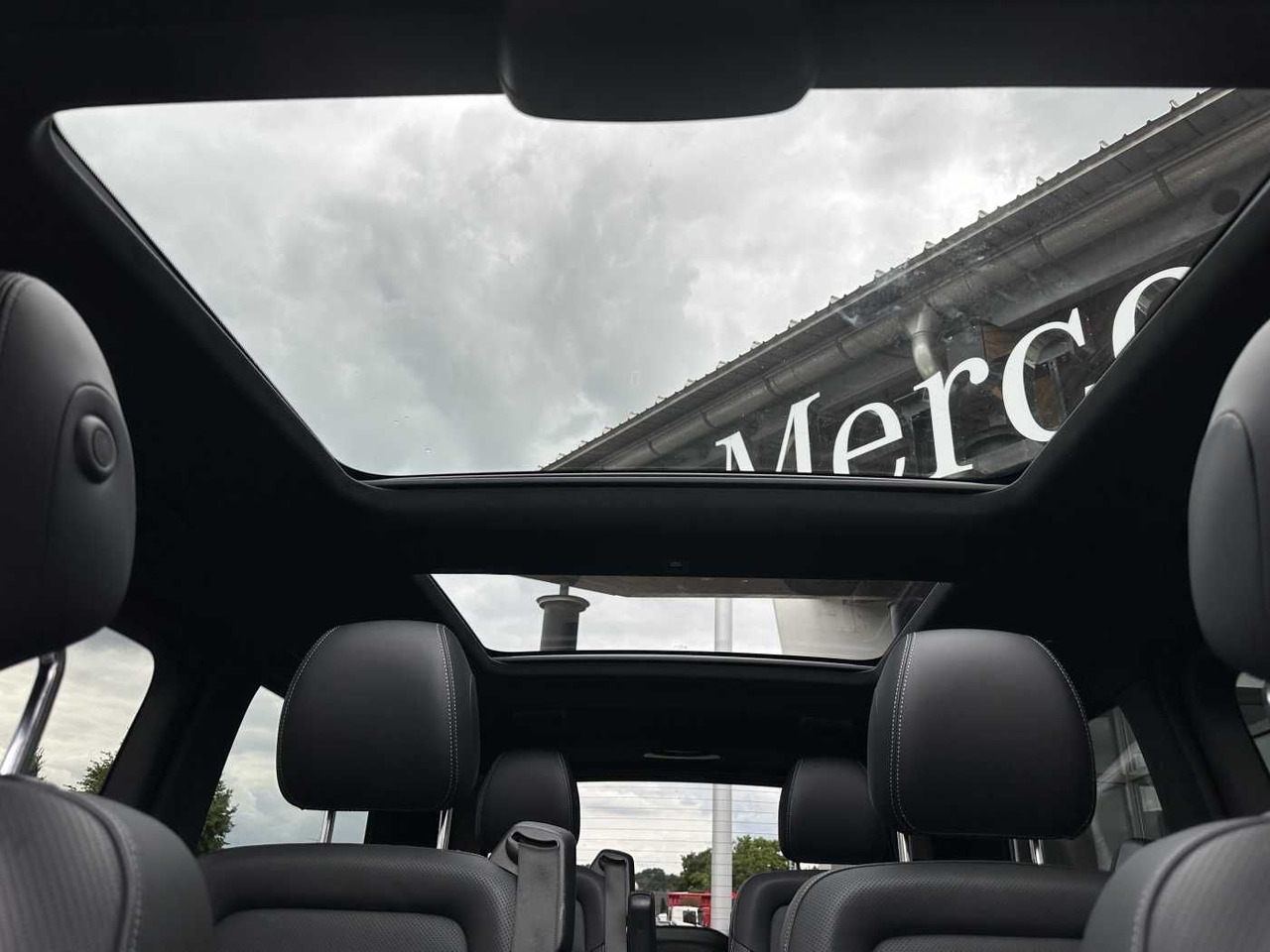 Furgoneta de pasajeros Mercedes-Benz V 300 d 4MATIC EXCLUSIVE AMG Panorama DISTRONIC: foto 11 Furgoneta de pasajeros Mercedes-Benz V 300 d 4MATIC EXCLUSIVE AMG Panorama DISTRONIC: foto 11