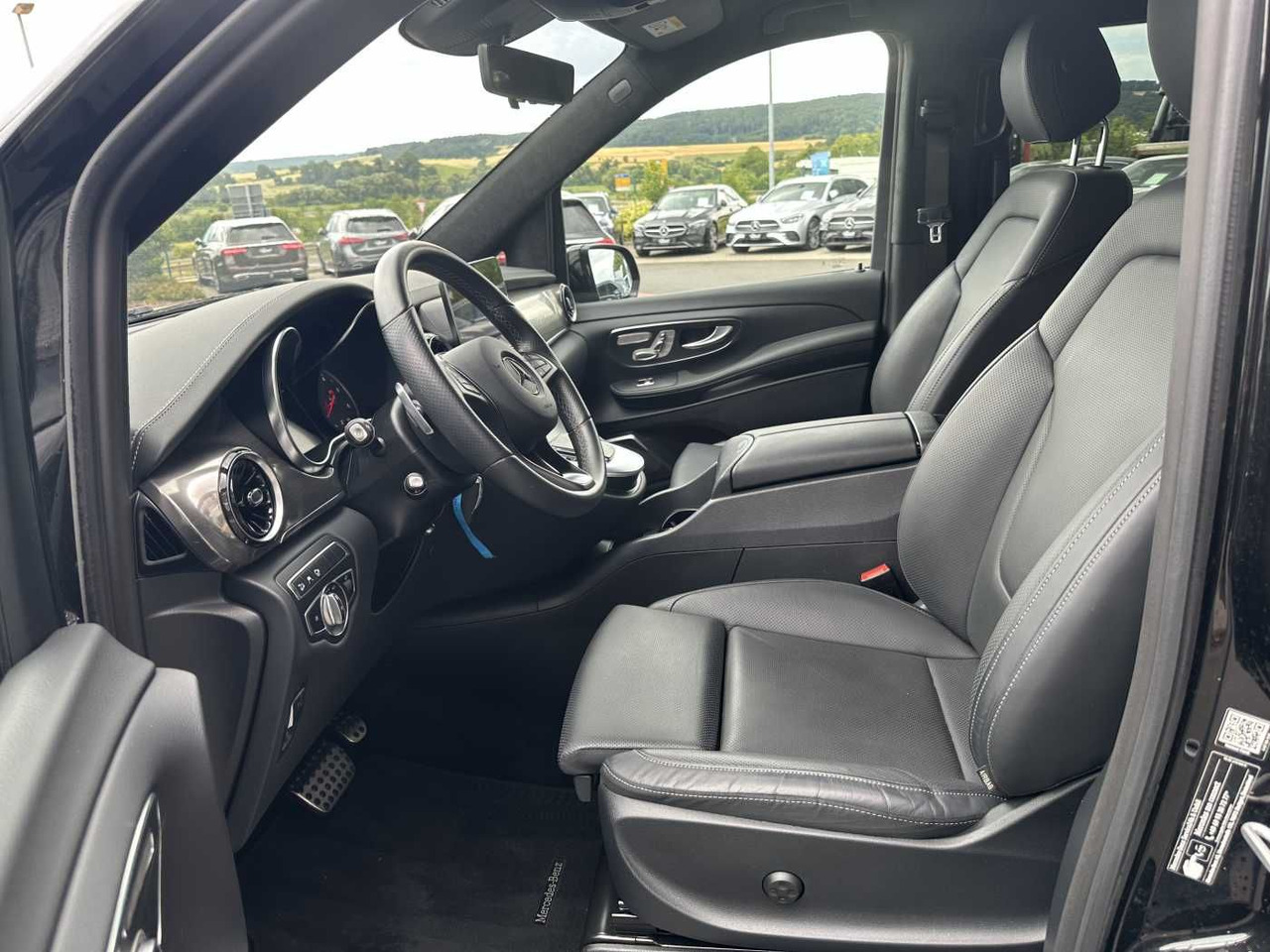 Furgoneta de pasajeros Mercedes-Benz V 300 d 4MATIC EXCLUSIVE AMG Panorama DISTRONIC: foto 10 Furgoneta de pasajeros Mercedes-Benz V 300 d 4MATIC EXCLUSIVE AMG Panorama DISTRONIC: foto 10