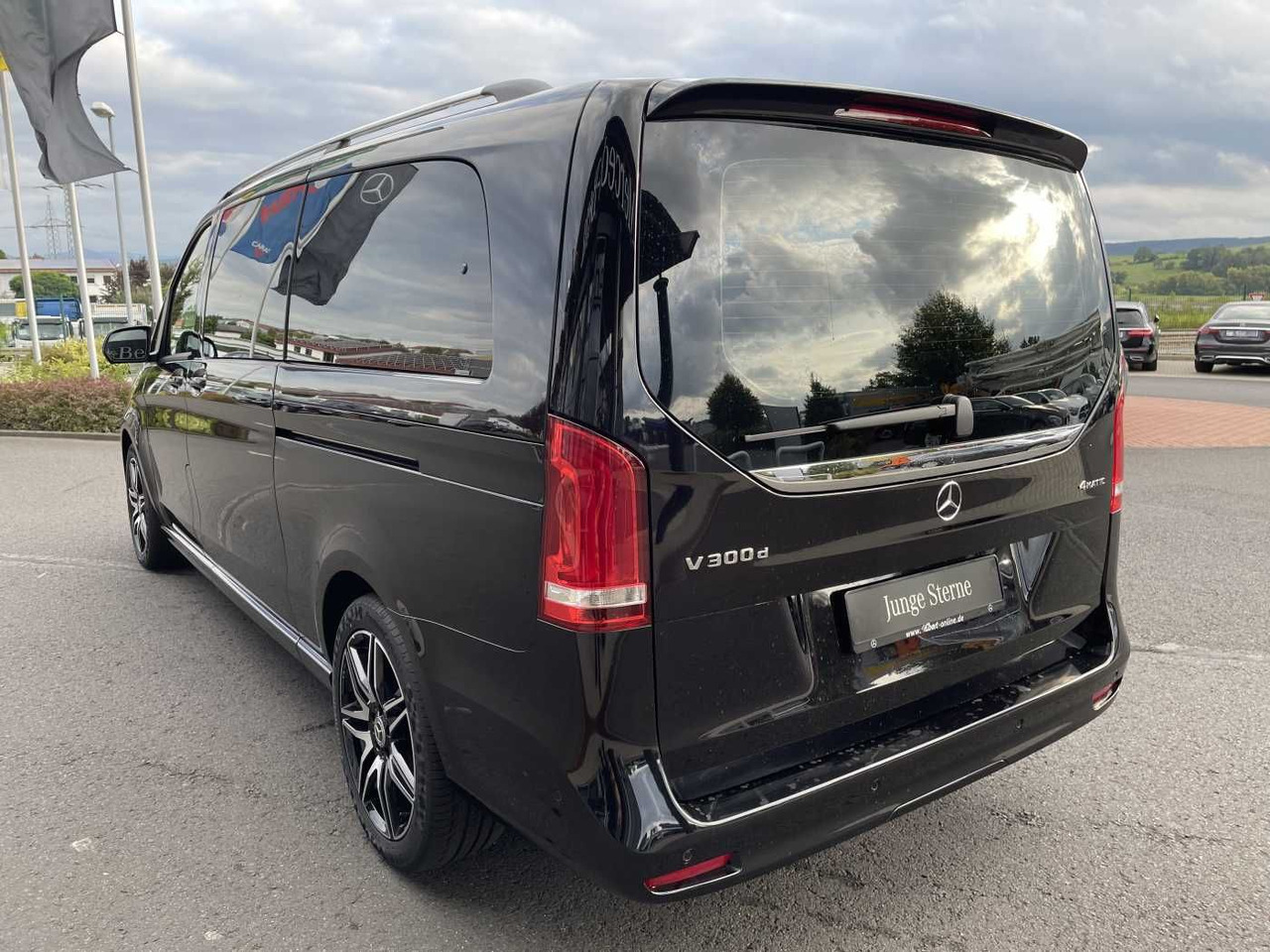 Mercedes-Benz V 300 d AVA 4MATIC AMG Kühlschrank AIRMATIC - Furgoneta de pasajeros: foto 3 Mercedes-Benz V 300 d AVA 4MATIC AMG Kühlschrank AIRMATIC - Furgoneta de pasajeros: foto 3