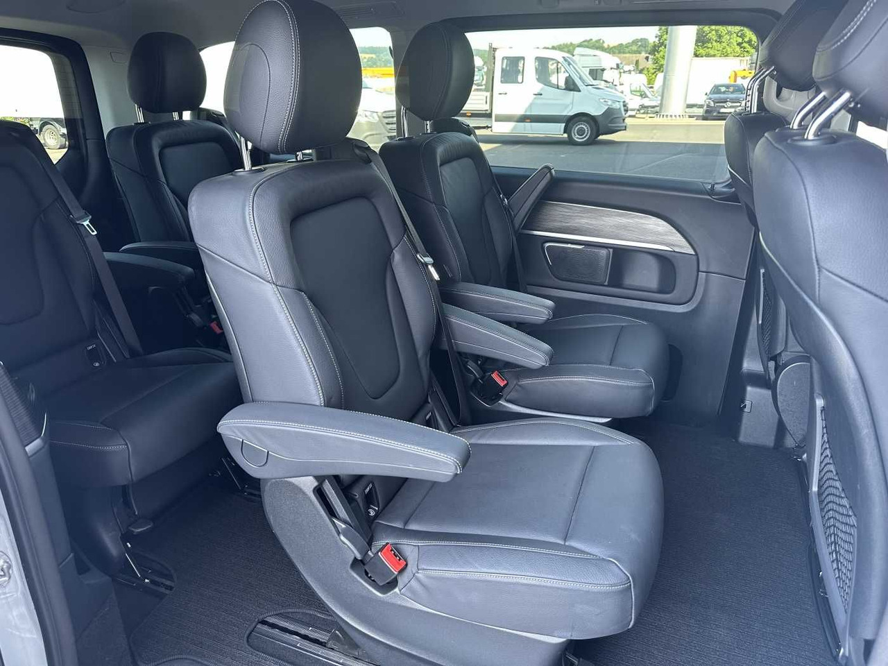 Furgoneta de pasajeros Mercedes-Benz V 300 d AVA ED 6Sitze Burmester 360Kamera el Tür: foto 10 Furgoneta de pasajeros Mercedes-Benz V 300 d AVA ED 6Sitze Burmester 360Kamera el Tür: foto 10