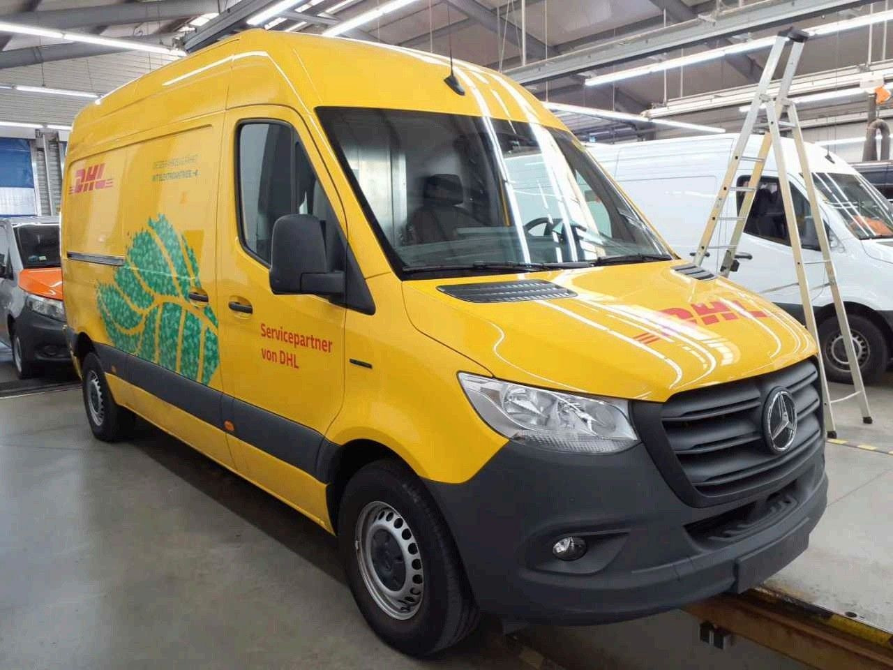 Mercedes-Benz eSprinter 312 DHL Regal KEP-Ausbau - Furgón, Furgoneta eléctrica: foto 2 Mercedes-Benz eSprinter 312 DHL Regal KEP-Ausbau - Furgón, Furgoneta eléctrica: foto 2
