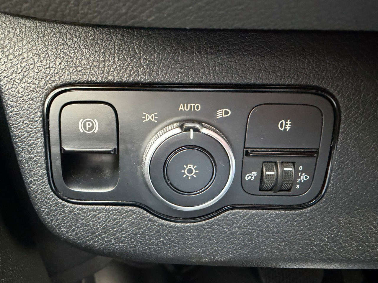 Leasing financiero de  Mercedes-Benz eSprinter 312 Klima SHZ Kamera leasing Mercedes-Benz eSprinter 312 Klima SHZ Kamera: foto 17