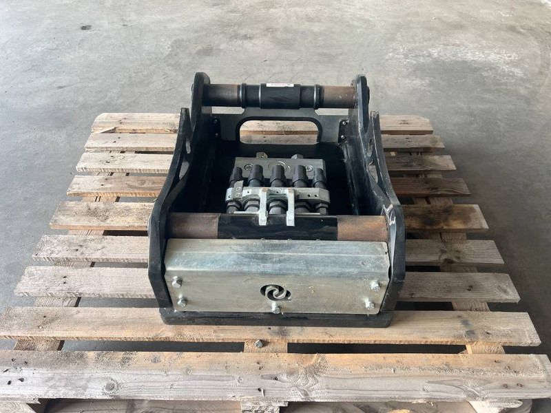 OilQuick OQ65 Adapterplatte / Schraubadapter 2023 / lagernd - Acoplamiento rápido para Maquinaria de construcción: foto 1 OilQuick OQ65 Adapterplatte / Schraubadapter 2023 / lagernd - Acoplamiento rápido para Maquinaria de construcción: foto 1