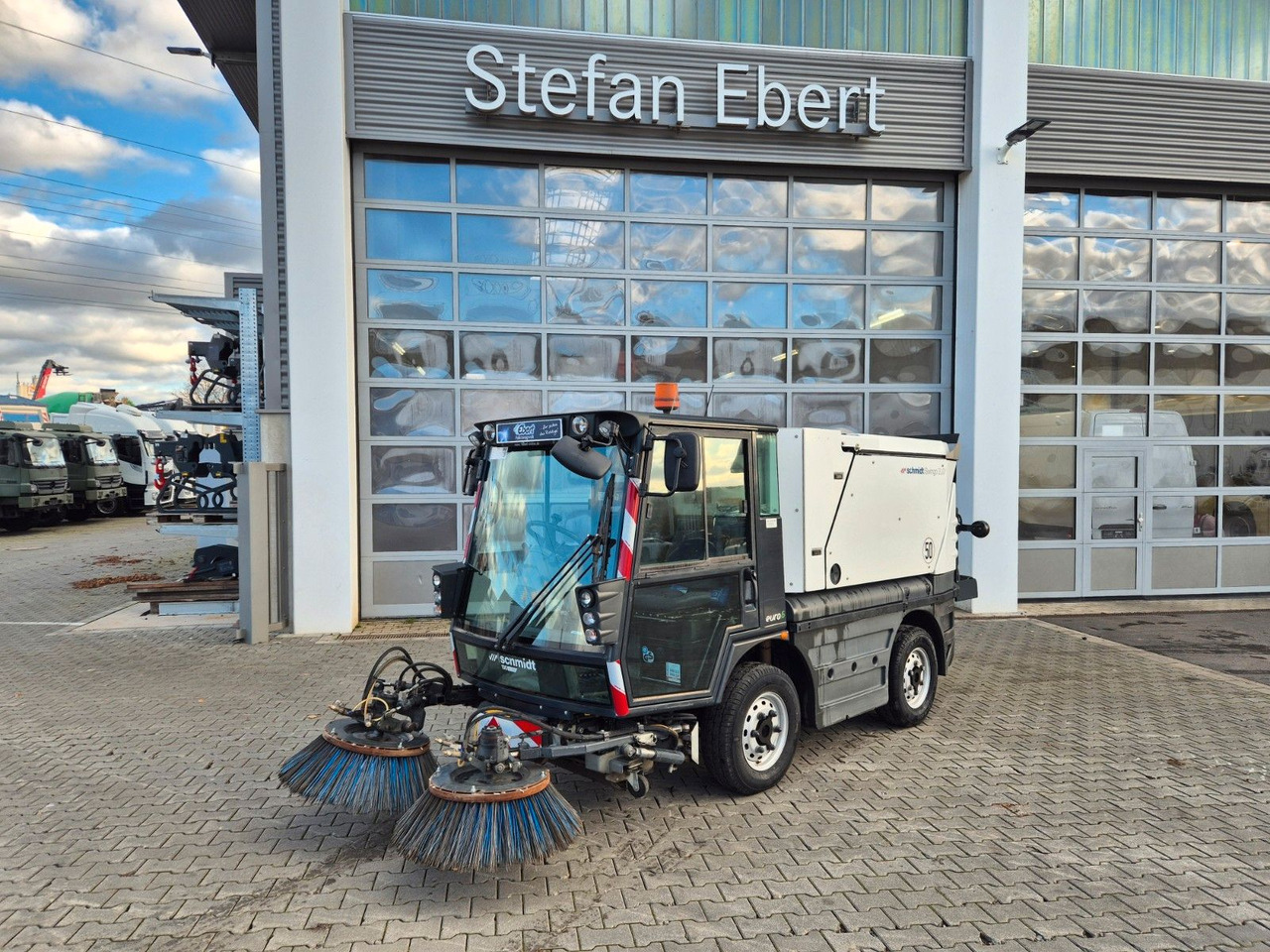 Schmidt Swingo Compact 200+ Klima - Barredora vial: foto 2 Schmidt Swingo Compact 200+ Klima - Barredora vial: foto 2