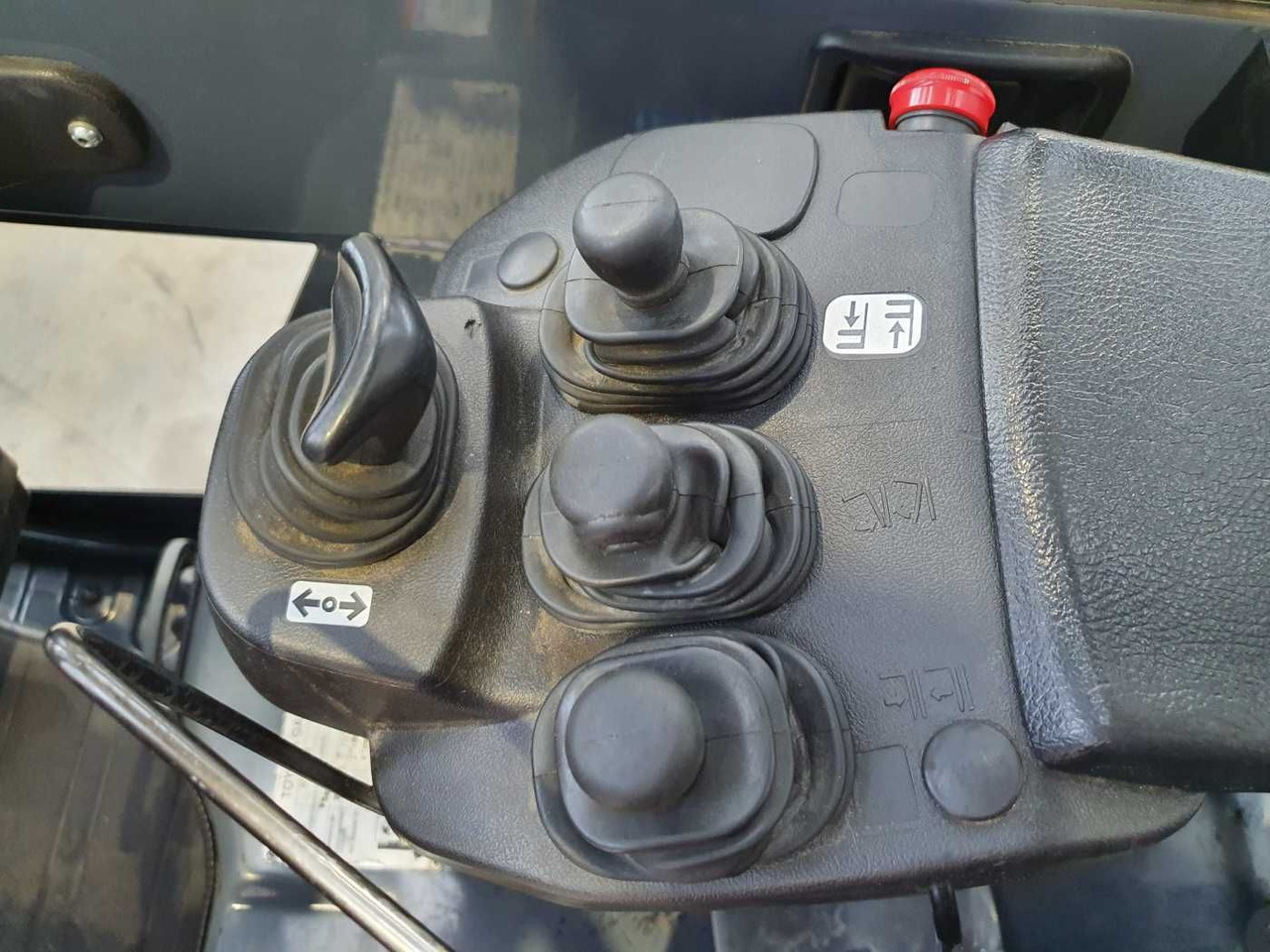 Carretilla elevadora eléctrica Toyota 8FBET15 / Batterie 07/2023 / HH: 4.3m! / 2.849h: foto 10
