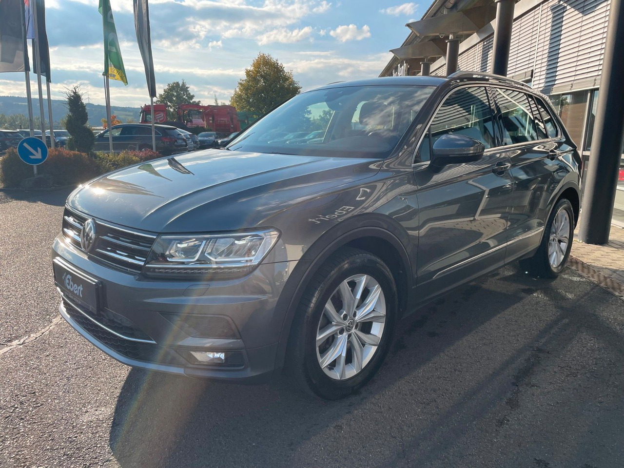 Volkswagen Tiguan 2.0 TSI Highline 4M AHK+LED+DAB+ACC+PDC - SUV/ Todoterreno: foto 2 Volkswagen Tiguan 2.0 TSI Highline 4M AHK+LED+DAB+ACC+PDC - SUV/ Todoterreno: foto 2