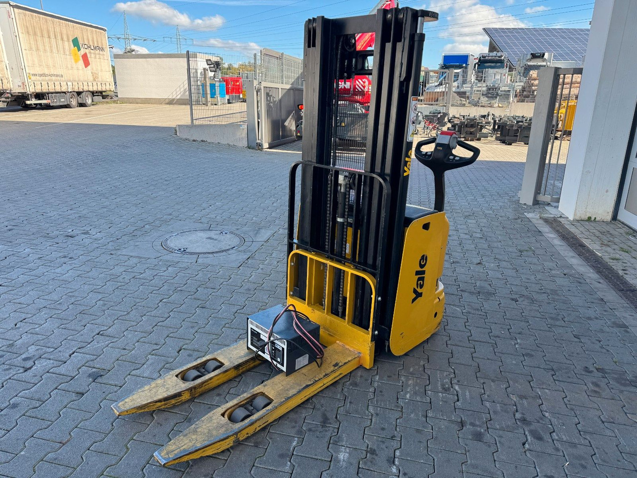 Yale MS 12 AC / Triplex: 4m! / nur 180h! / 2014 - Apilador: foto 5 Yale MS 12 AC / Triplex: 4m! / nur 180h! / 2014 - Apilador: foto 5