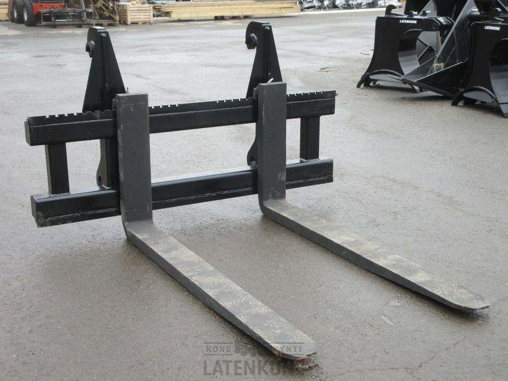 Volvo Trukkipiikit 11000kg 2000mm/1800mm 4A Volvo L150-L180 - Horquillas para Maquinaria de construcción: foto 1 Volvo Trukkipiikit 11000kg 2000mm/1800mm 4A Volvo L150-L180 - Horquillas para Maquinaria de construcción: foto 1