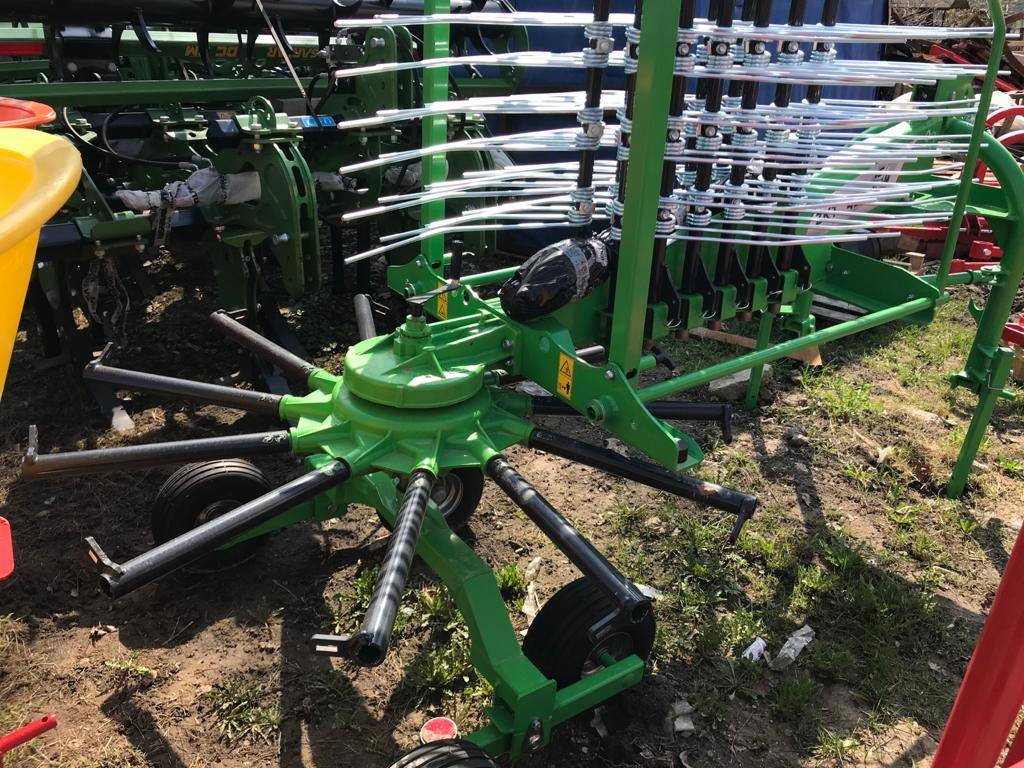 Inter-Tech Rotary Rake ZKT-420, 4.2 m - Henificadora: foto 4 Inter-Tech Rotary Rake ZKT-420, 4.2 m - Henificadora: foto 4