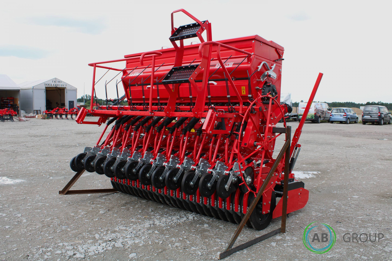 Mounted seed drill combination with power harrow Ozdoken Pertum CS-300 – double disc, rubber roller - Combinado de siembra: foto 2 Mounted seed drill combination with power harrow Ozdoken Pertum CS-300 – double disc, rubber roller - Combinado de siembra: foto 2