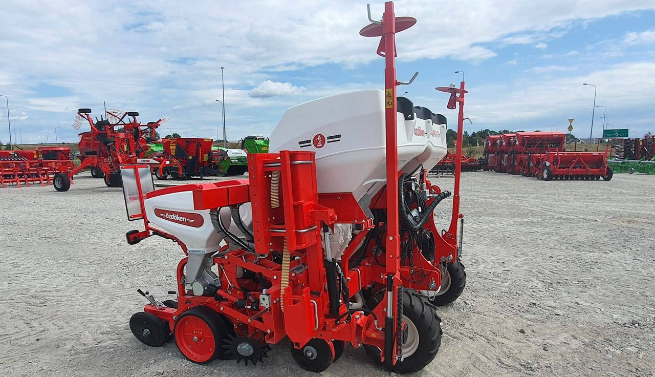 Ozdoken pneumatic precision seeder model VPKT-DG6 - on stock - Sembradora de precisión: foto 4 Ozdoken pneumatic precision seeder model VPKT-DG6 - on stock - Sembradora de precisión: foto 4