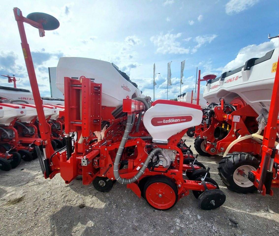 Ozdoken six-row pneumatic precision seeder, VPKT-DG6, PVC fertiliser tank - on stock - Sembradora de precisión: foto 3 Ozdoken six-row pneumatic precision seeder, VPKT-DG6, PVC fertiliser tank - on stock - Sembradora de precisión: foto 3