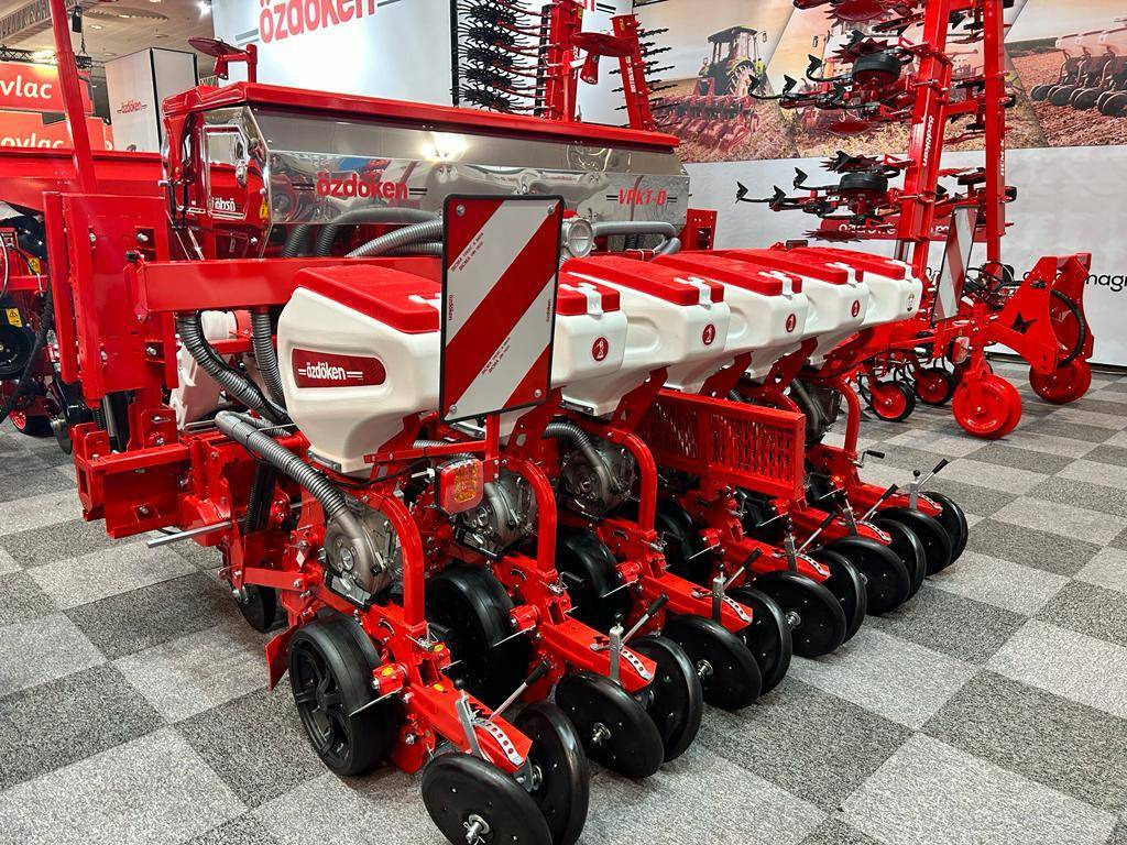 Six-row pneumatic precision seeder with depth fertilization Ozdoken VPKT-DG6 - Sembradora de precisión: foto 2 Six-row pneumatic precision seeder with depth fertilization Ozdoken VPKT-DG6 - Sembradora de precisión: foto 2