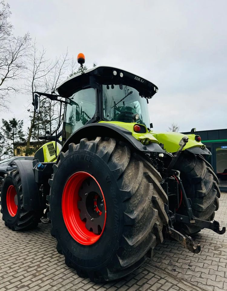 Tractor Claas Axion 850: foto 12