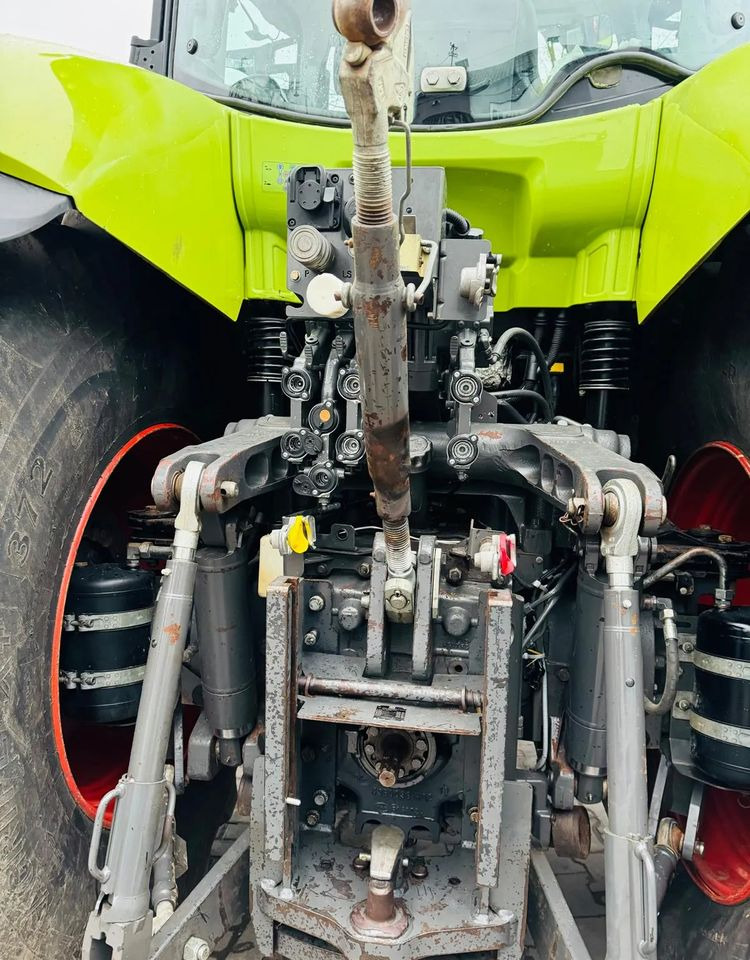 Tractor Claas Axion 850: foto 13