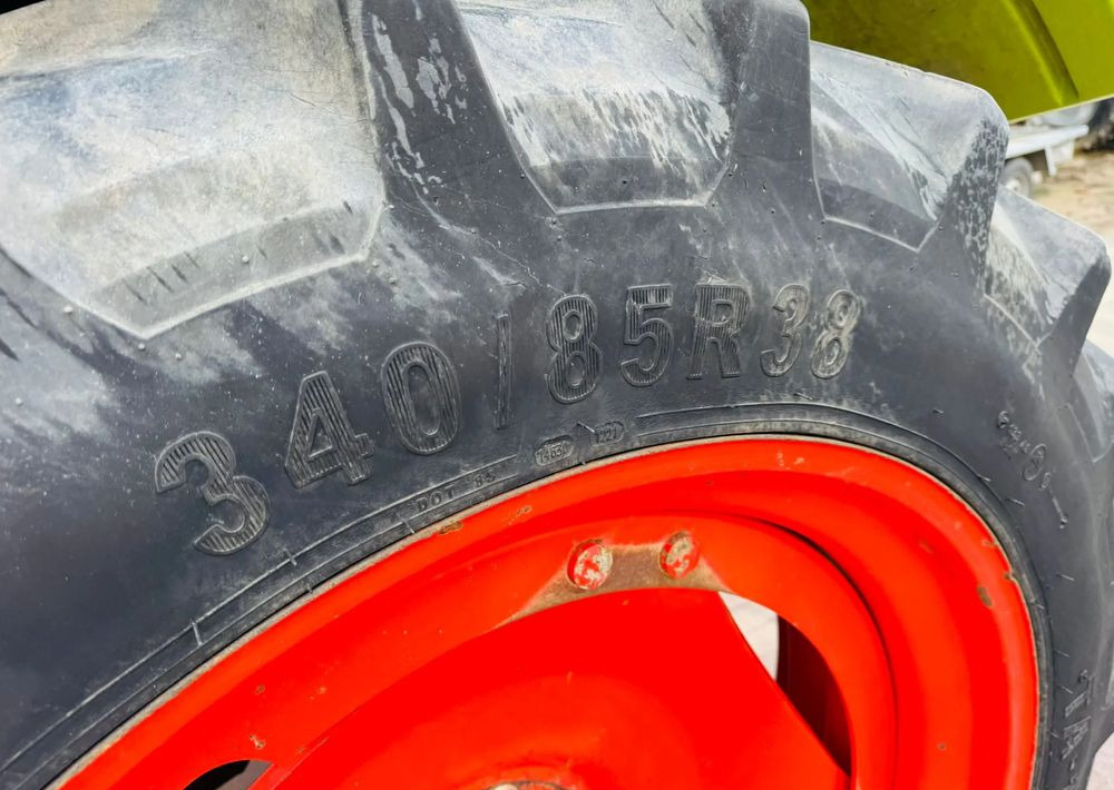 Tractor Claas Axos 330: foto 15