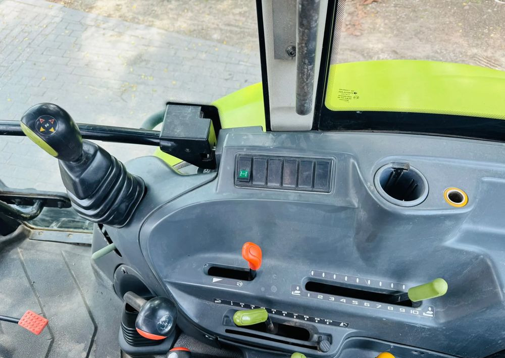 Tractor Claas Axos 330: foto 11