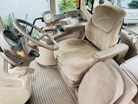 John Deere 7530 PREMIUM - Tractor: foto 2 John Deere 7530 PREMIUM - Tractor: foto 2