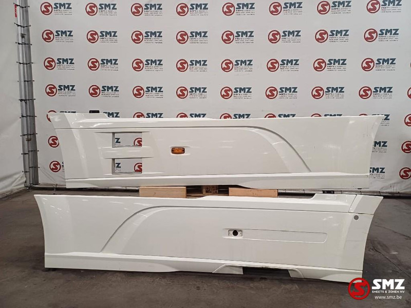 DAF Occ set side skirts L/R DAF - Bastidor/ Chasis para Camión: foto 1 DAF Occ set side skirts L/R DAF - Bastidor/ Chasis para Camión: foto 1