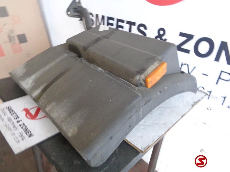 Iveco Occ spatbord achter rechts - Guardabarros para Camión: foto 2 Iveco Occ spatbord achter rechts - Guardabarros para Camión: foto 2
